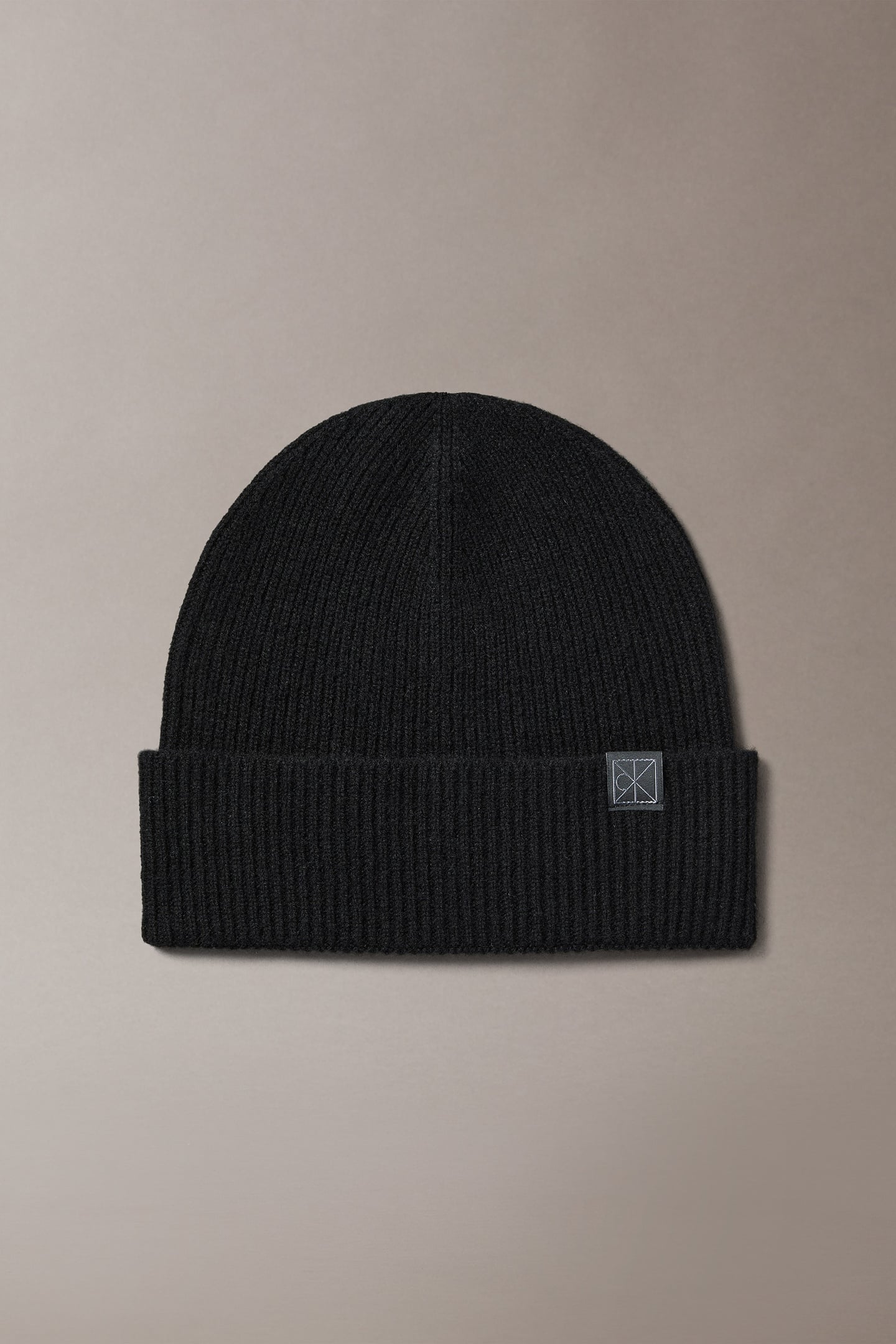 EMBLEM CASHMERE BEANIE BLACK 1