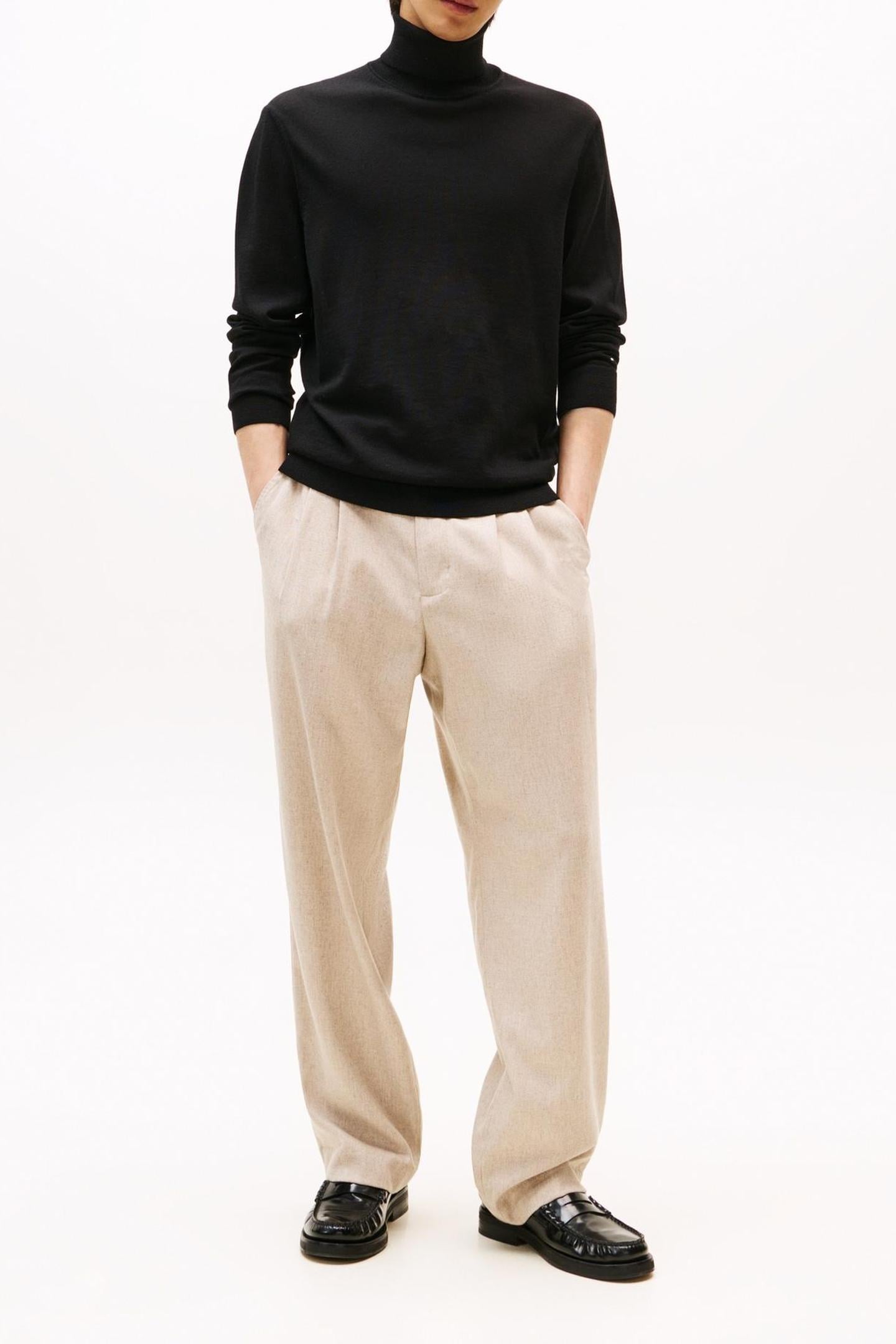 DC FINE MERINO ROLL BLACK 1