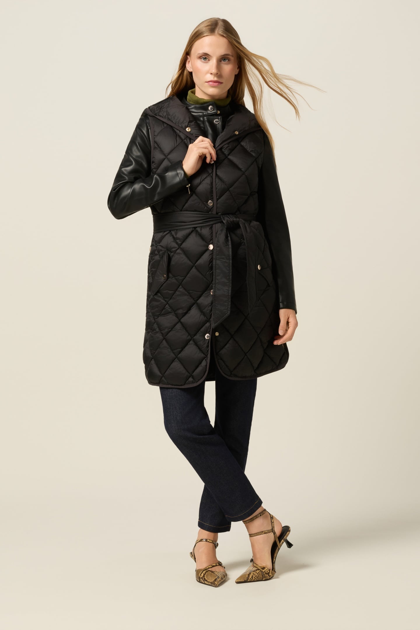 LIGHTWEIGHT DOWN VEST WITH HOOD BLACK 1