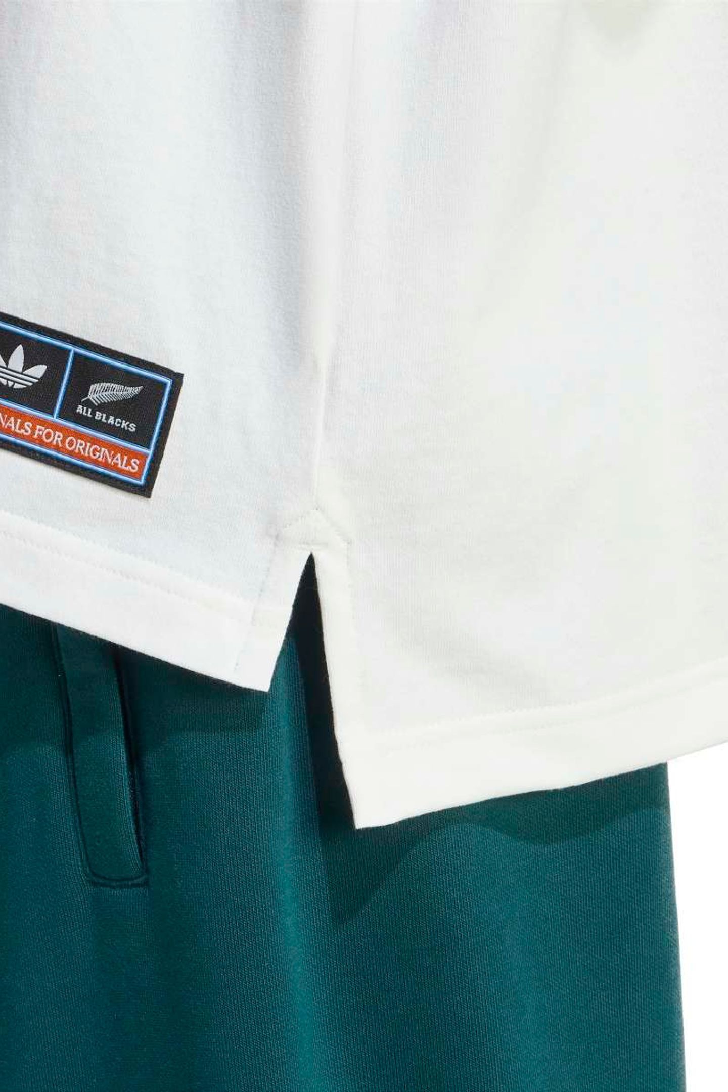 UNISEX GRAPHIC TEE CORE WHITE 6