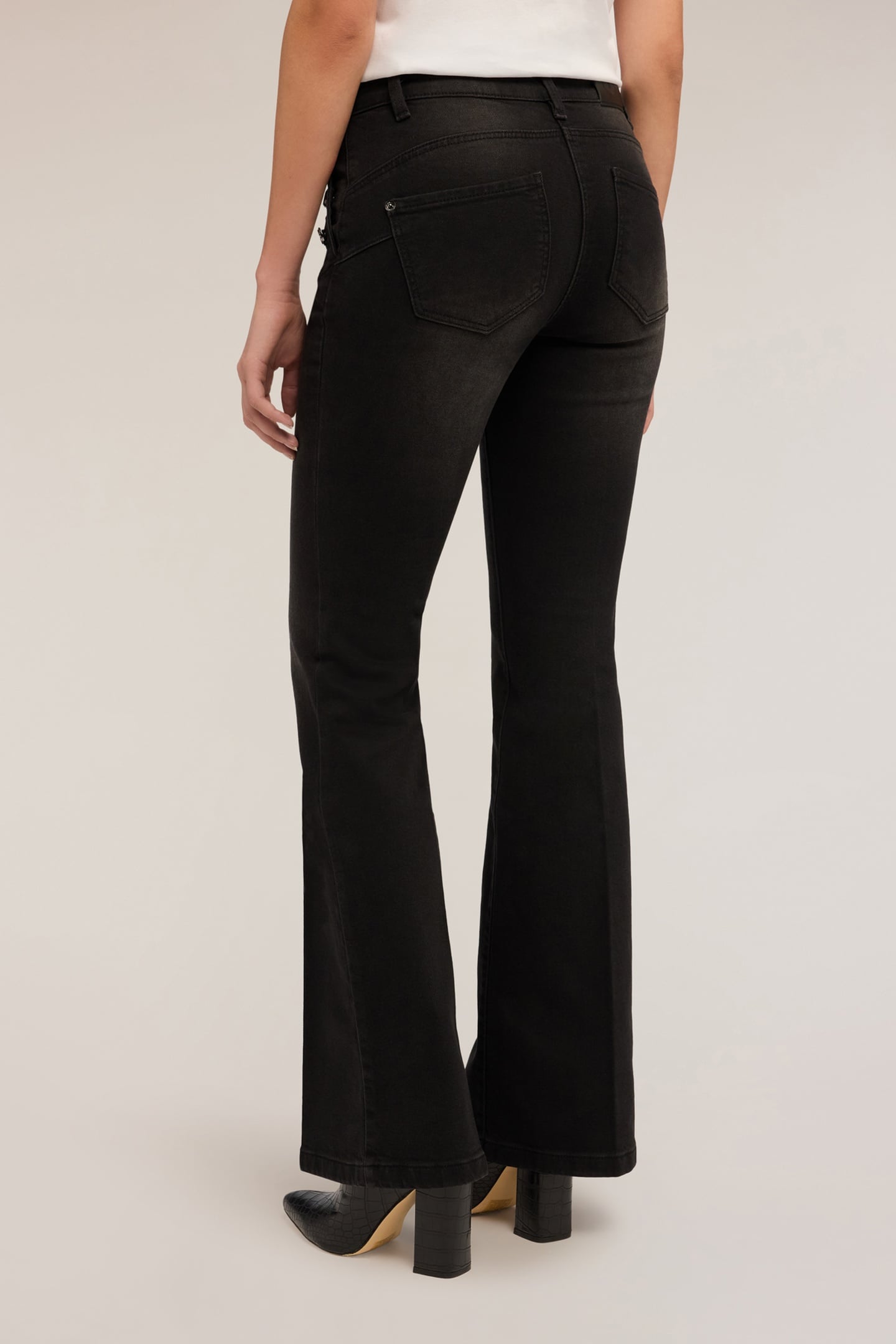 ELLE PUSH-UP FLARE JEANS BLACK 3