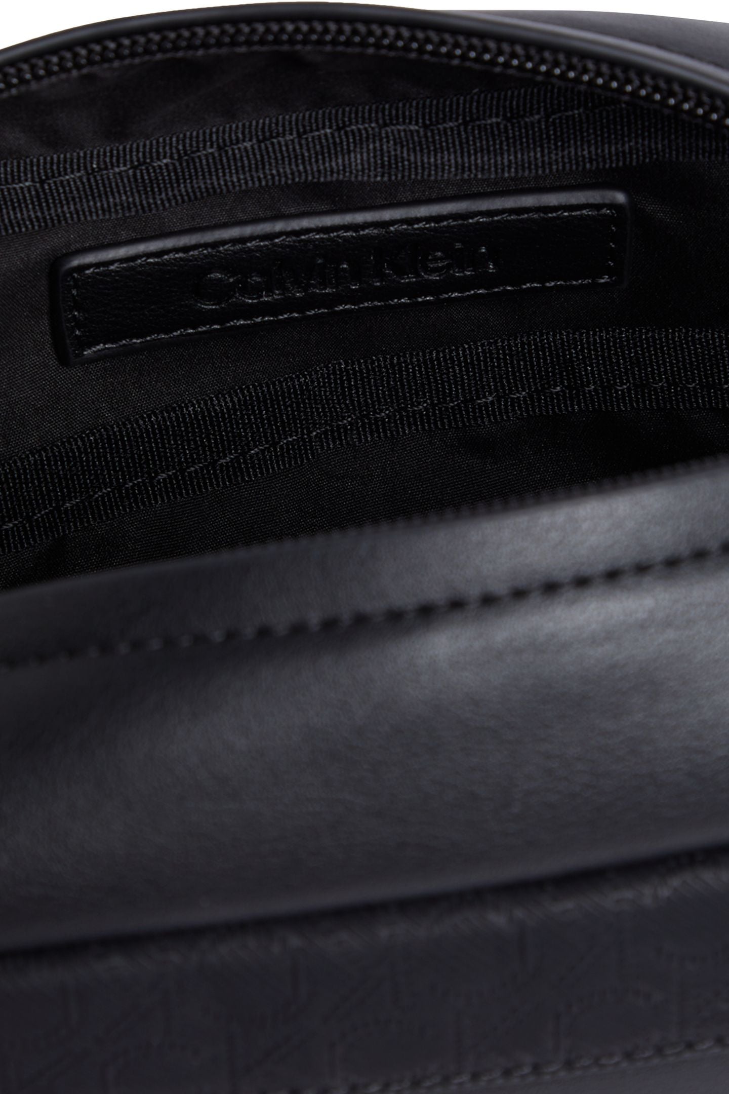 CK MUST MONO WASHBAG BLACK 4
