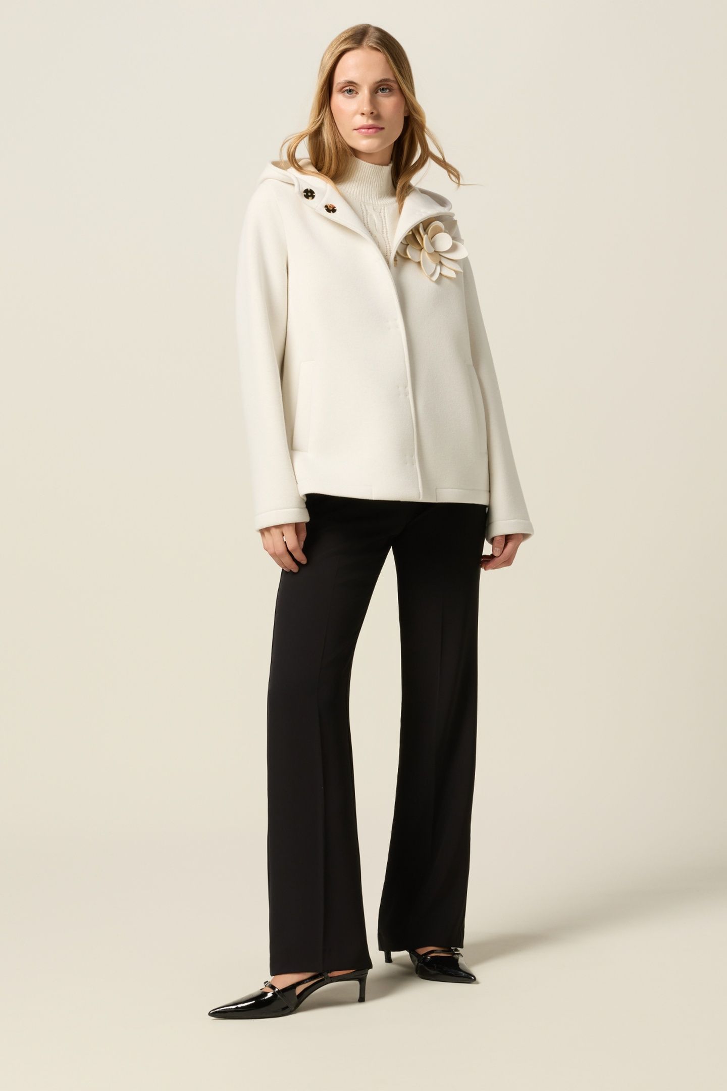 SHORT COAT IN SCUBA FABRIC WITH BROOCH WHITE 2