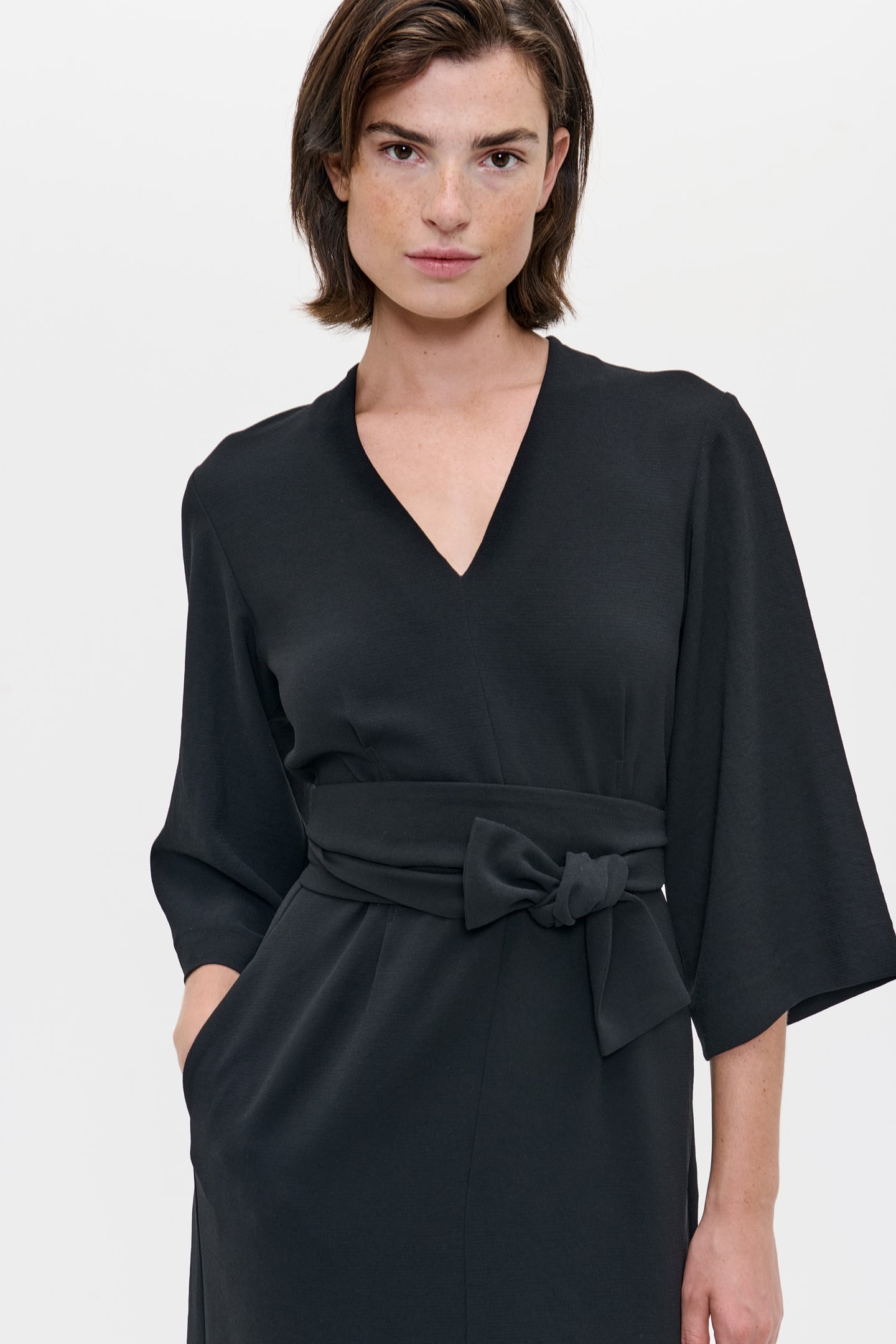 FLOWY WAISTED V-NECK DRESS BLACK 7