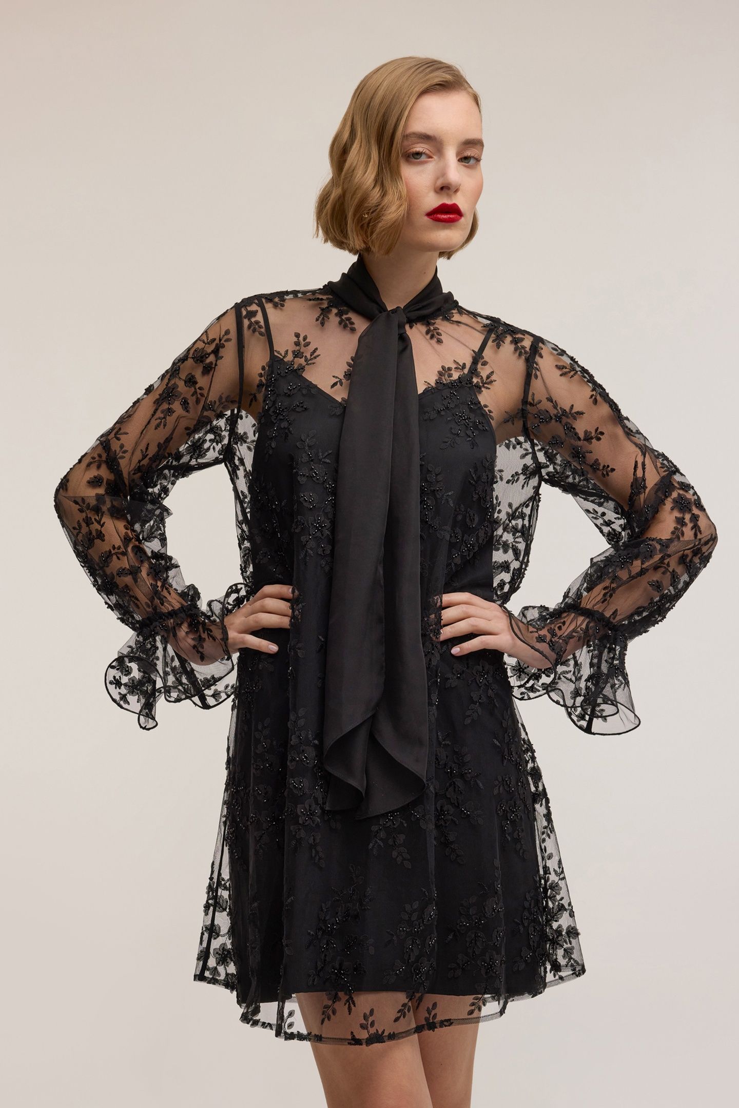 SHORT LACE DRESS WITH BOW SMART COUTURE BLACK 1