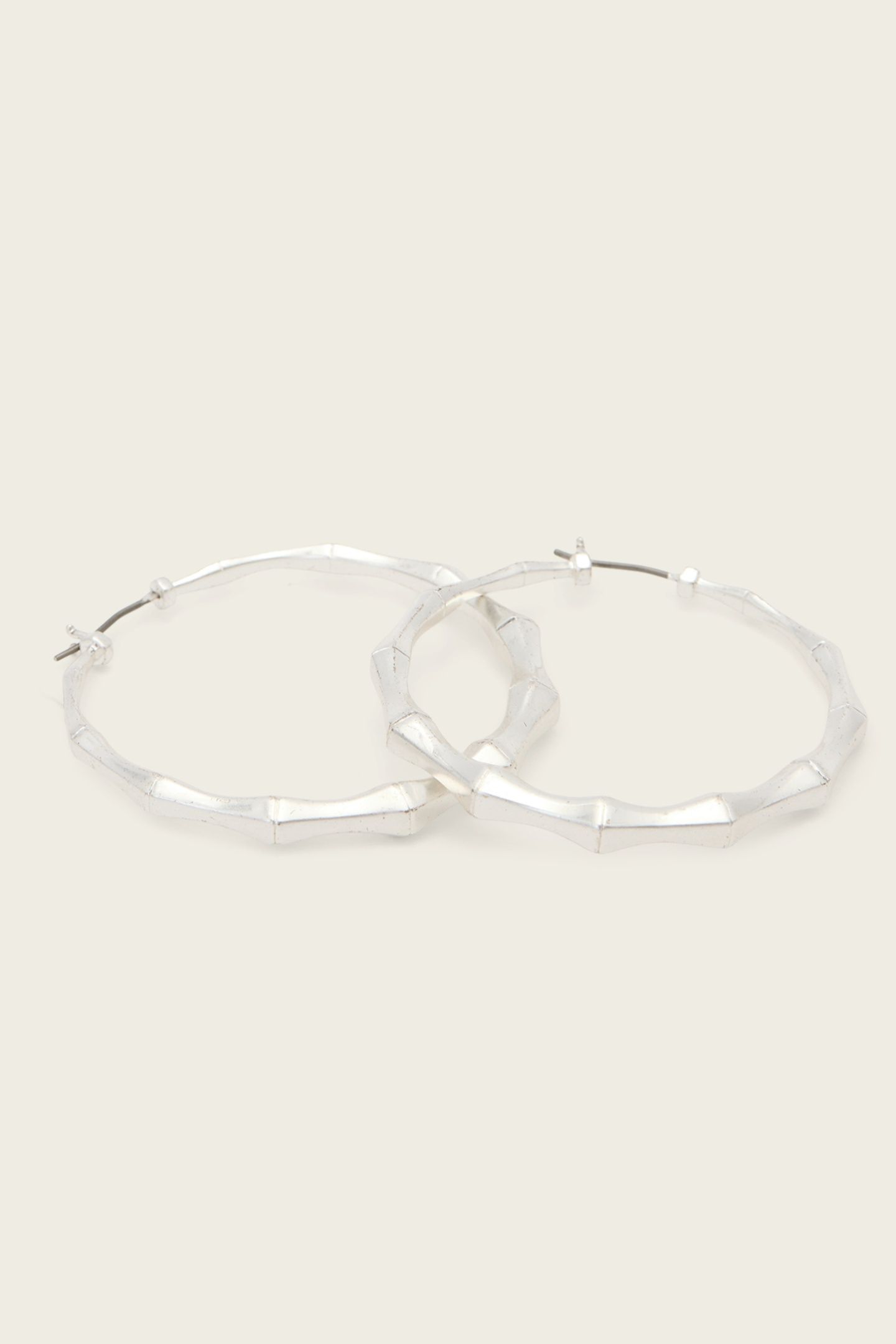 CLARA MED HOOP WARM SILVER 2
