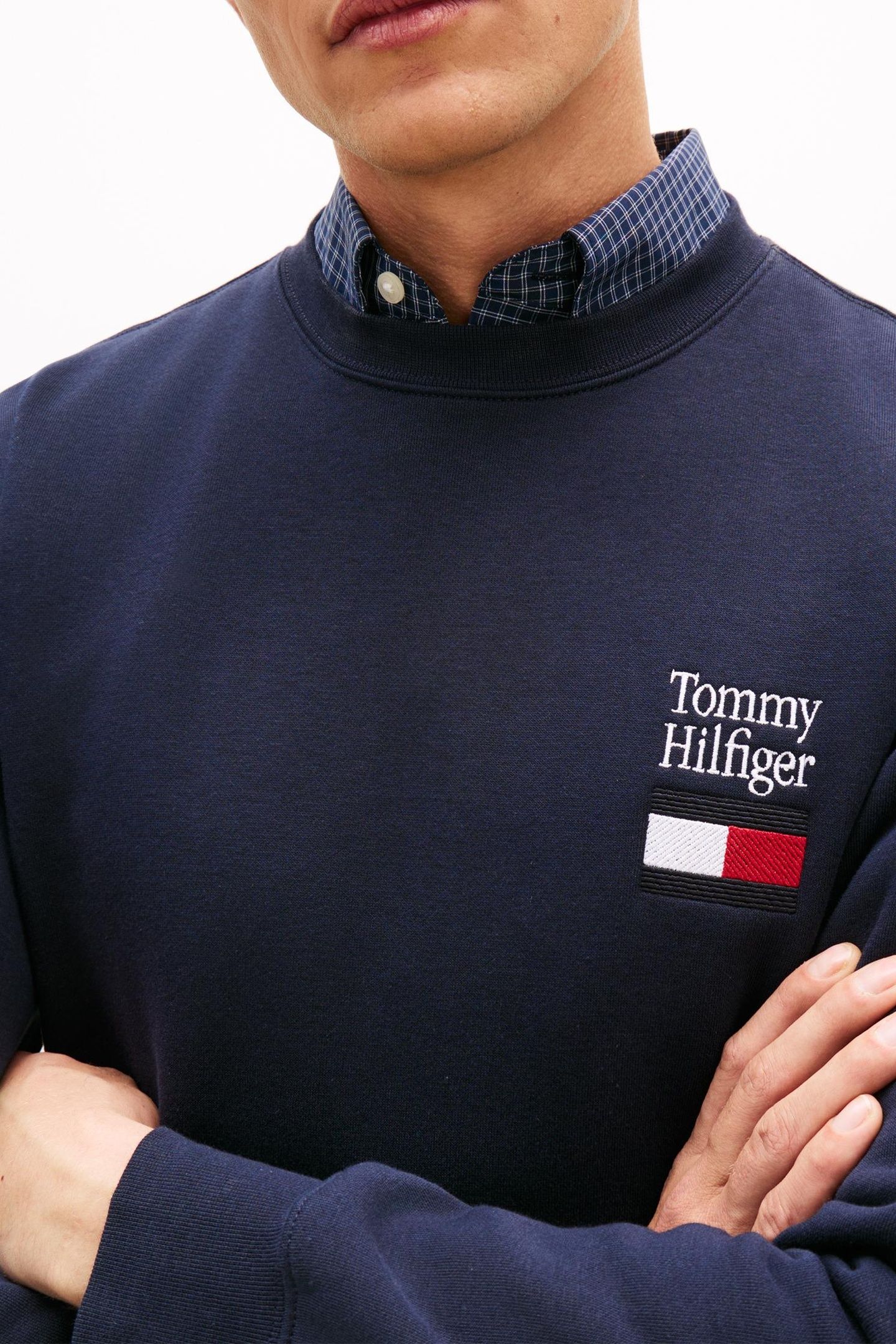 TOMMY EMBRO FLAG SWEATSHIRT DESERT SKY 5