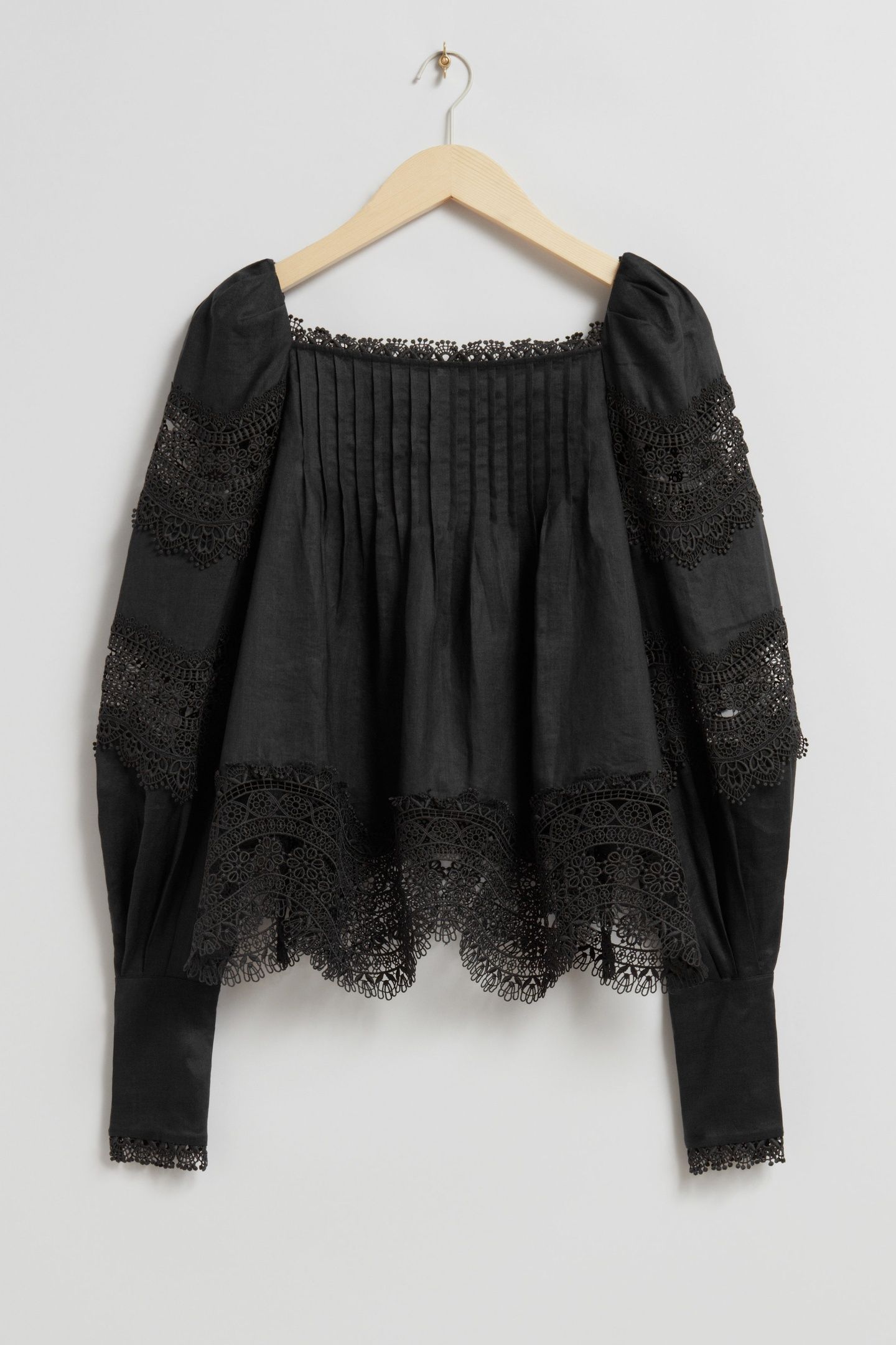 LA BRYCE TREASURE BLOUSE BLACK 3