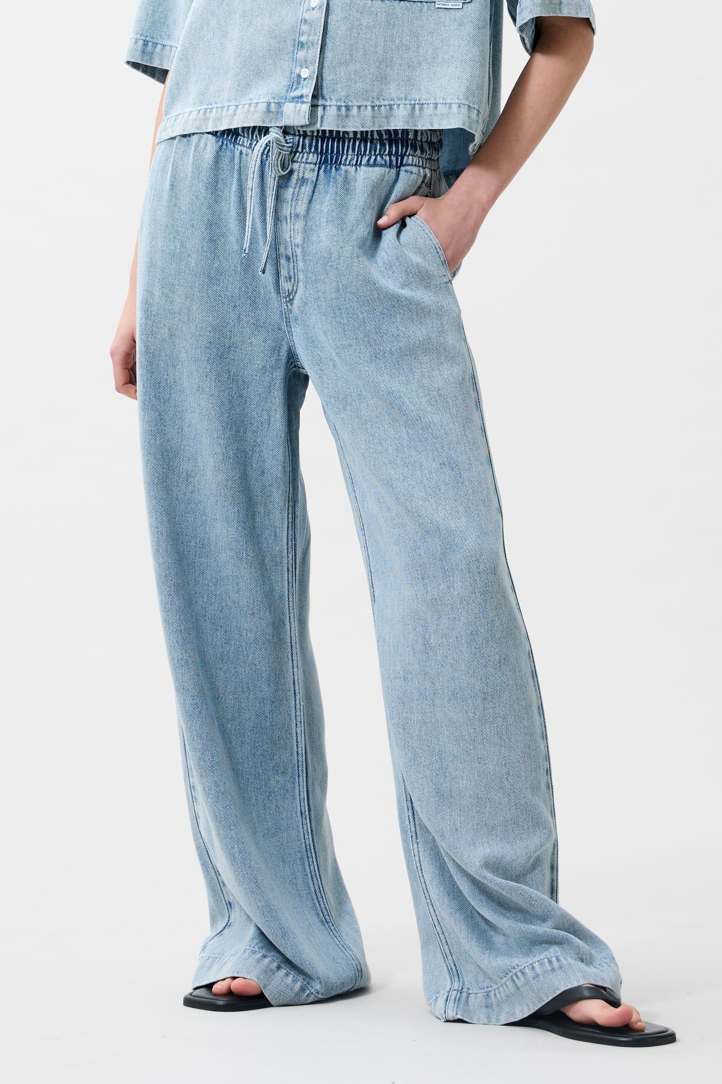 DENIM JOGGER LIGHT BLUE 5