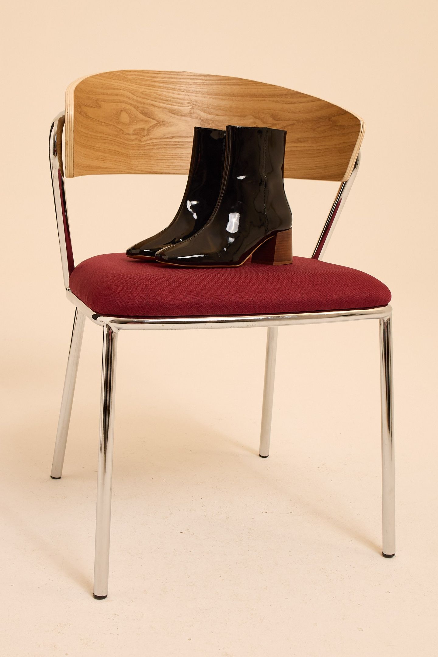 BLACK PATENT LEATHER HEELED BOOTS 3