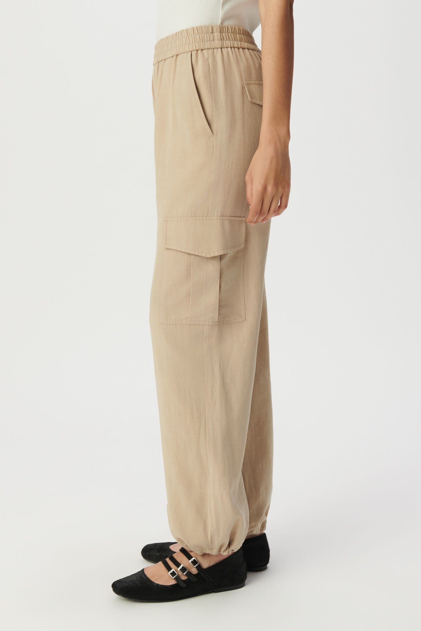 BEIGE CARGO-STYLE FLOWING JOGGERS 3
