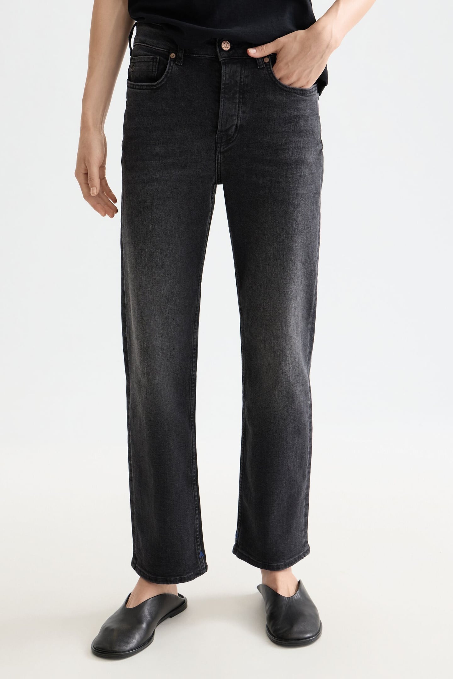 THE SKY STRAIGHT JEANS BLACK NIGHT 1