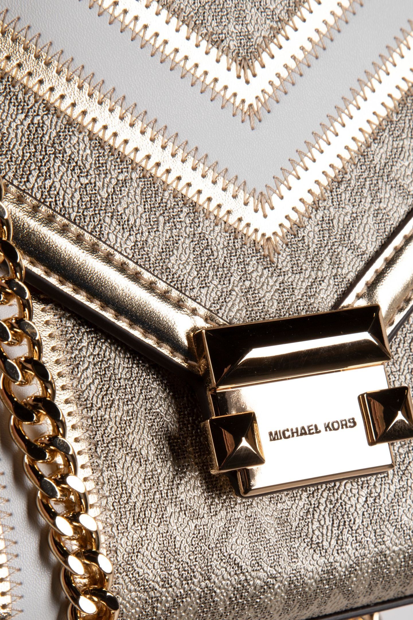 MEDIUM FLAP CHAIN SHOULDER BAG PALE GOLD 4
