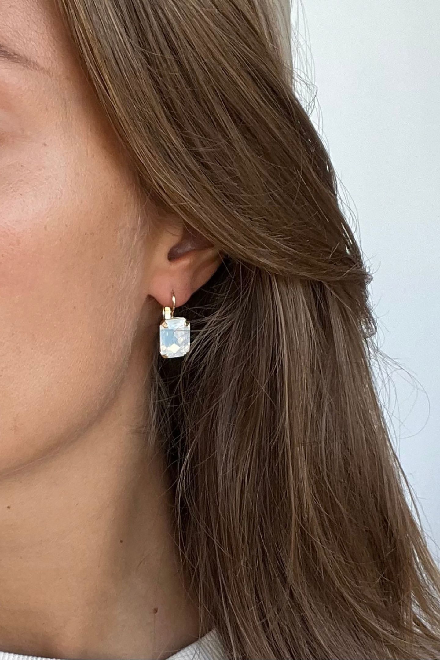 VOGUE WHITE OPAL EARRINGS 4