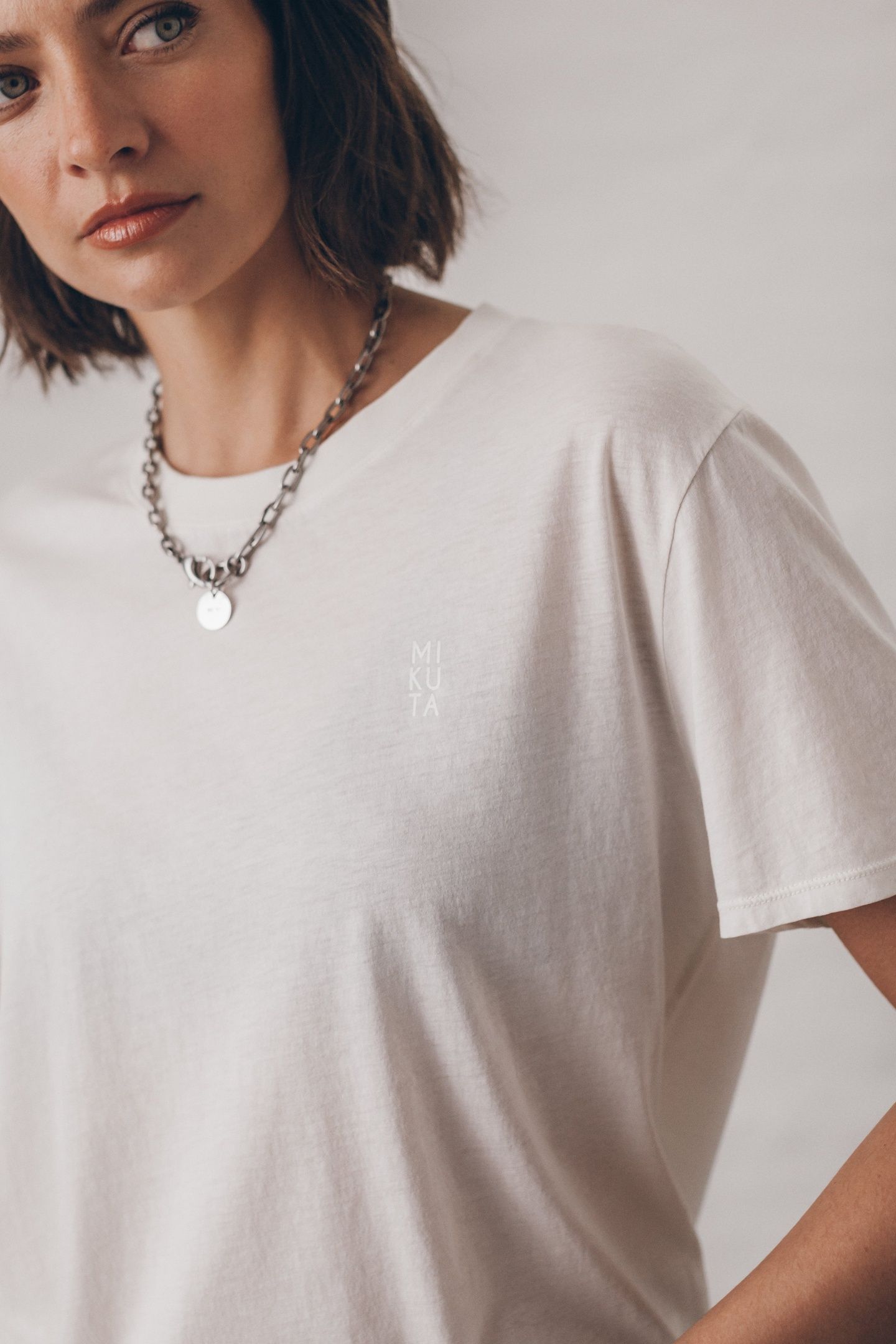 THE WHITE STANDARD LOGO T-SHIRT 2