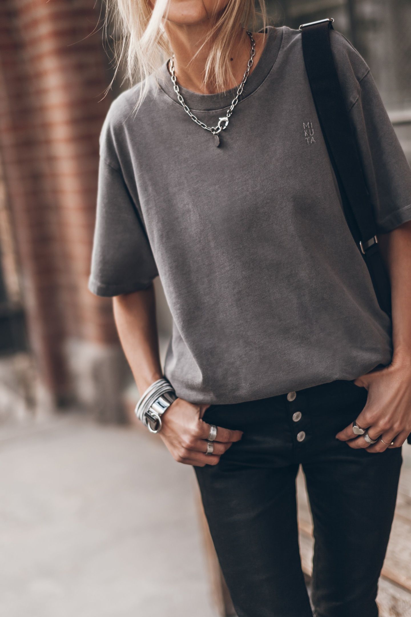 THE GREY EMBROIDERED LOGO T-SHIRT 1