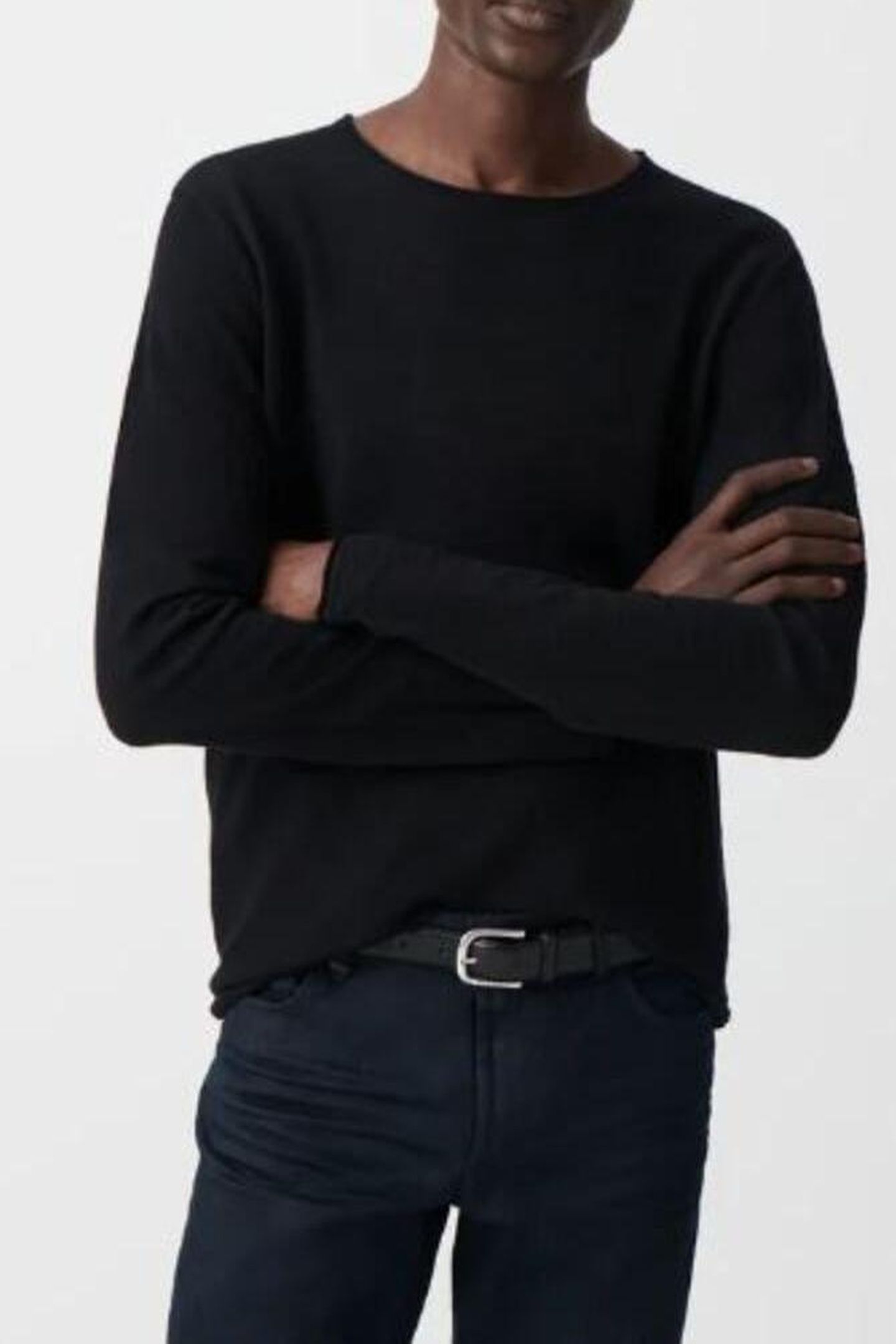 FINE-KNIT BLACK SWEATER WITH ROLLED EDGES 1