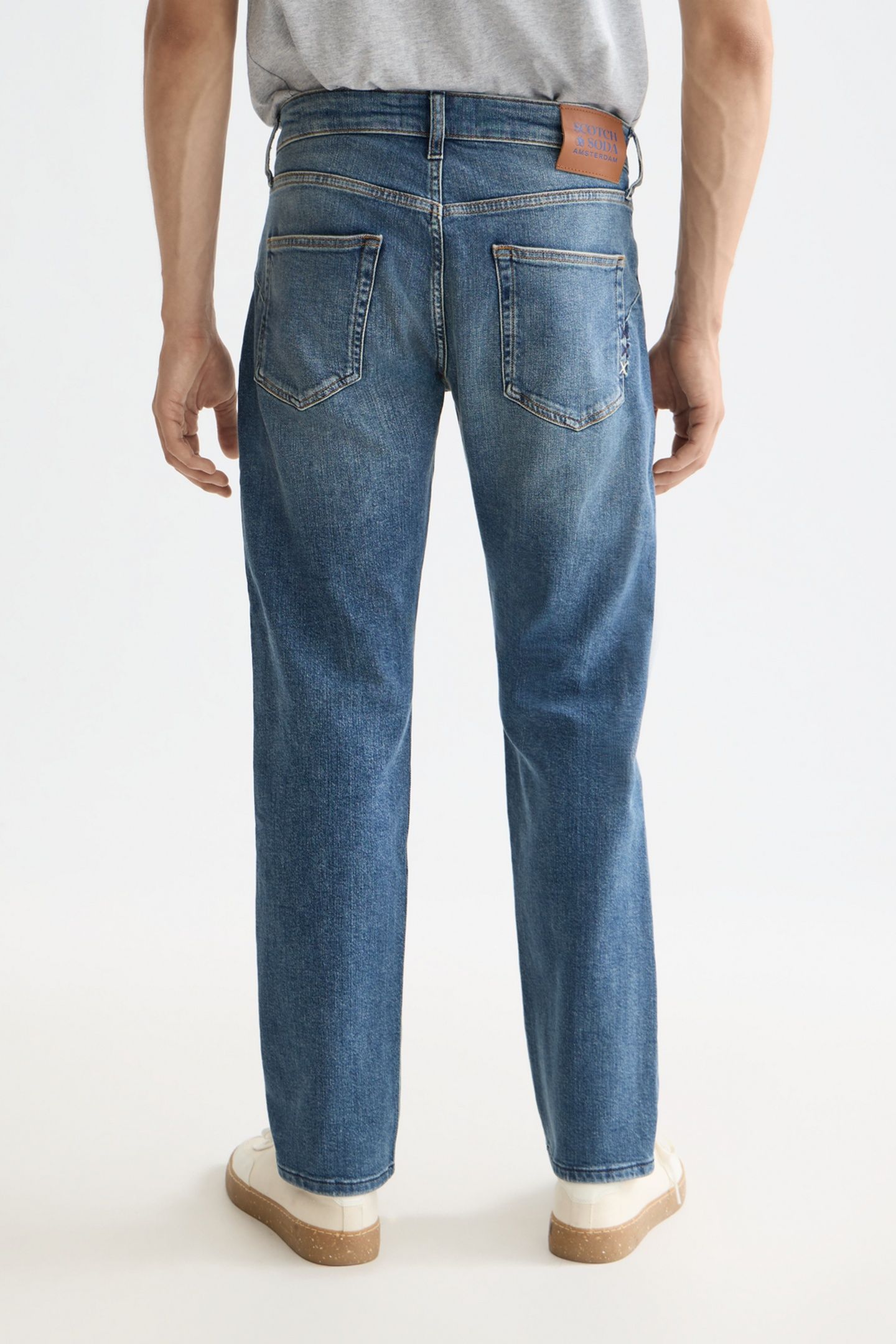 THE ZEE STRAIGHT-FIT JEANS NAVY 2