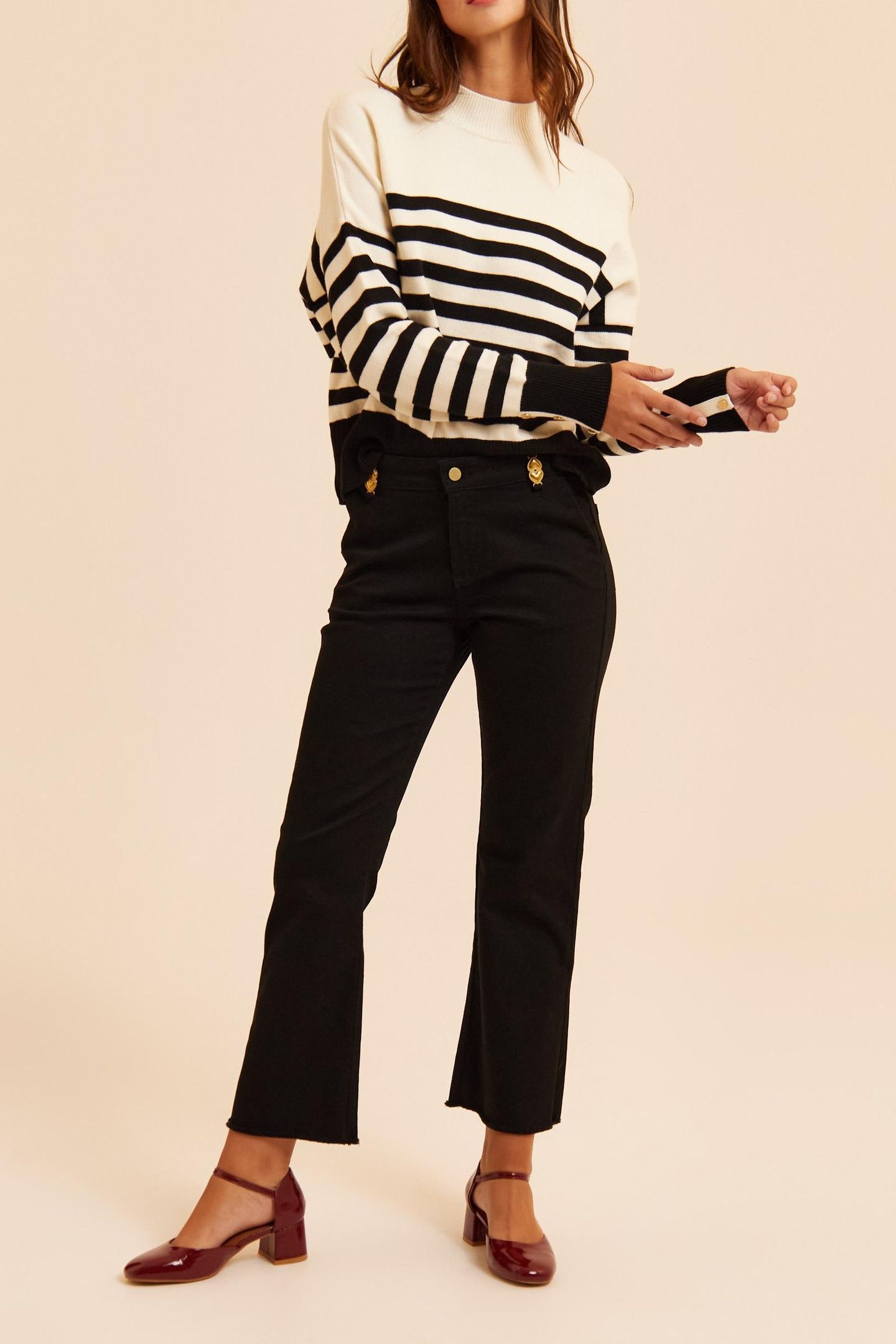 BLACK CROPPED FLARED JEANS JESSICA 4