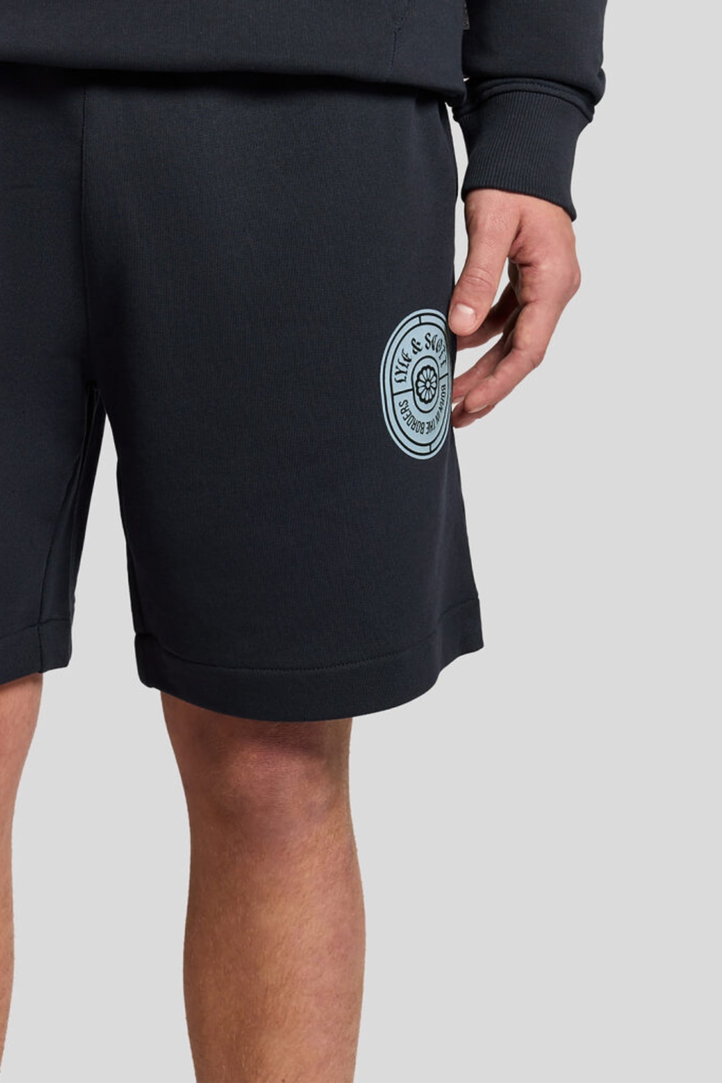 BORDERS LABEL GRAPHIC SWEATSHORT DARK NAVY 5