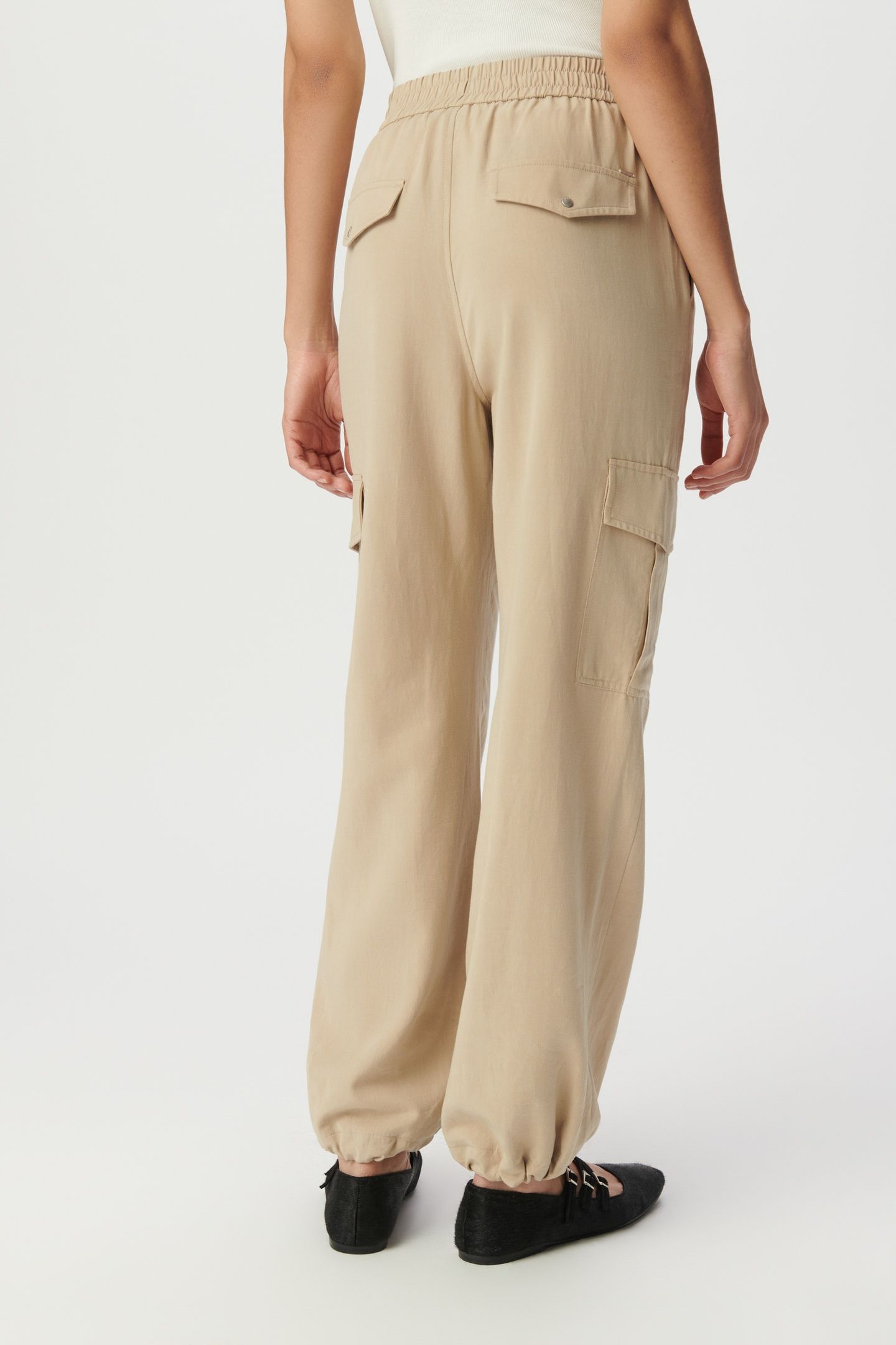 BEIGE CARGO-STYLE FLOWING JOGGERS 2