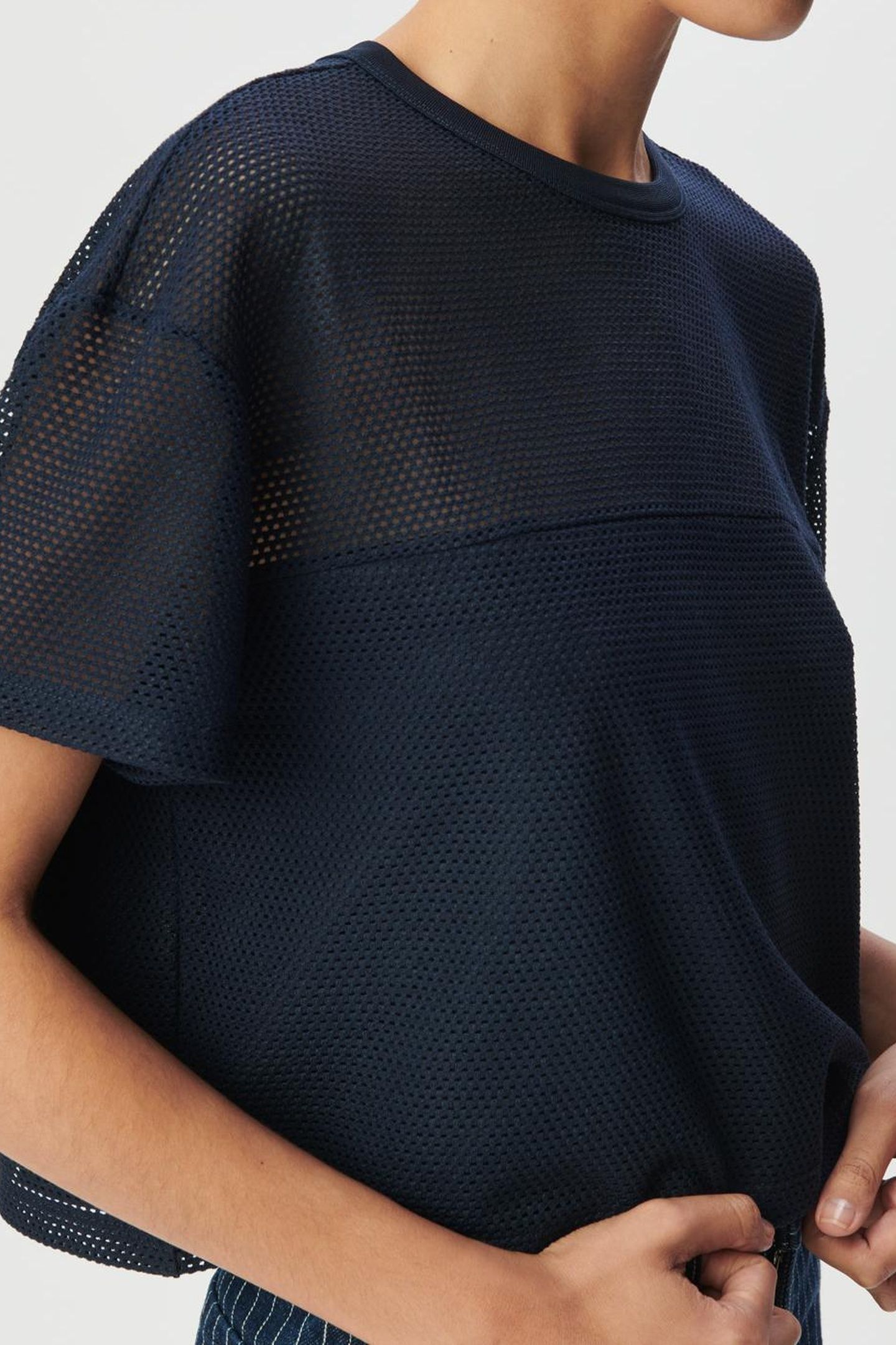 NAVY EMBOSSED MESH T-SHIRT 6