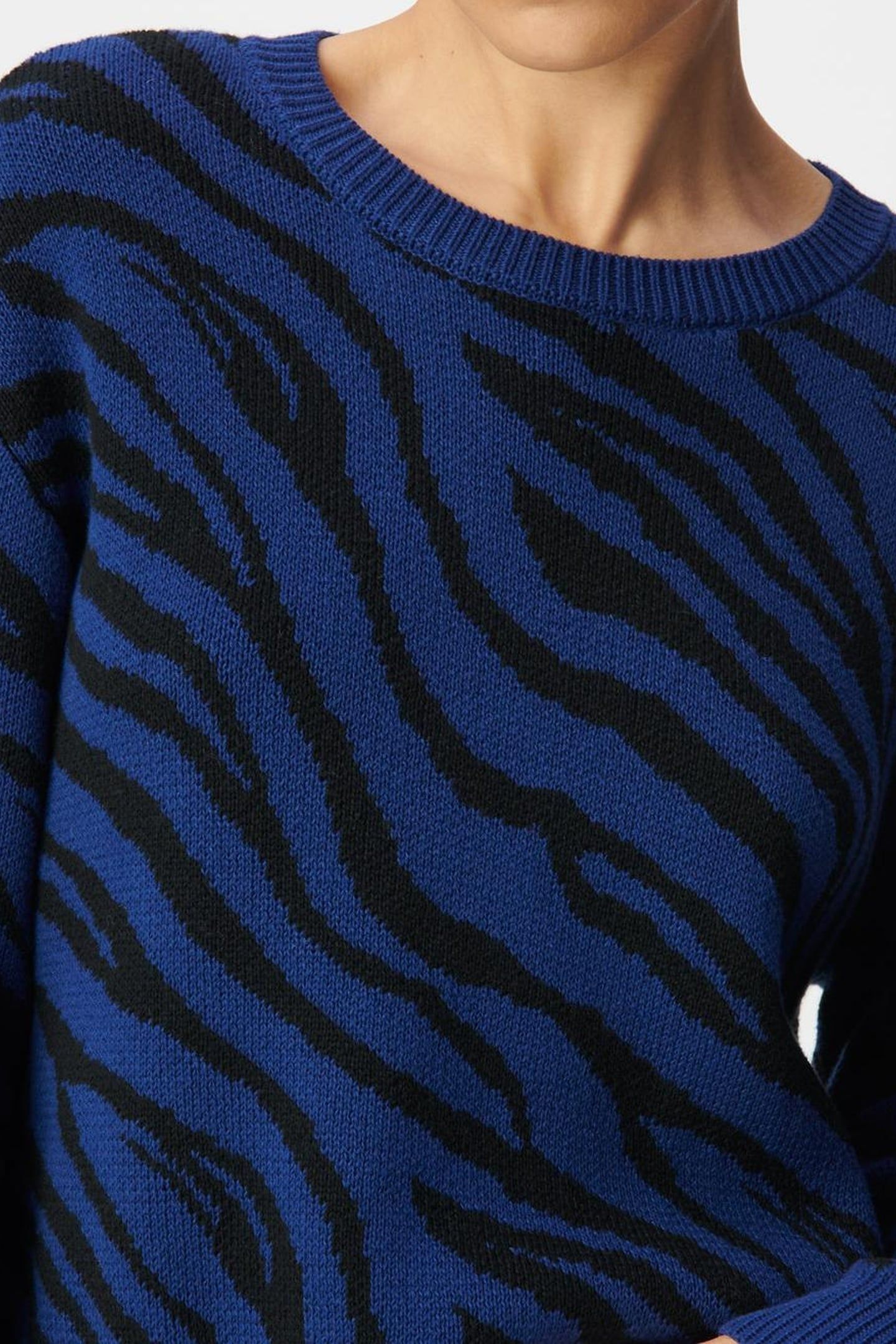 BLUE ZEBRA KNIT CROPPED WINTER SWEATER 5