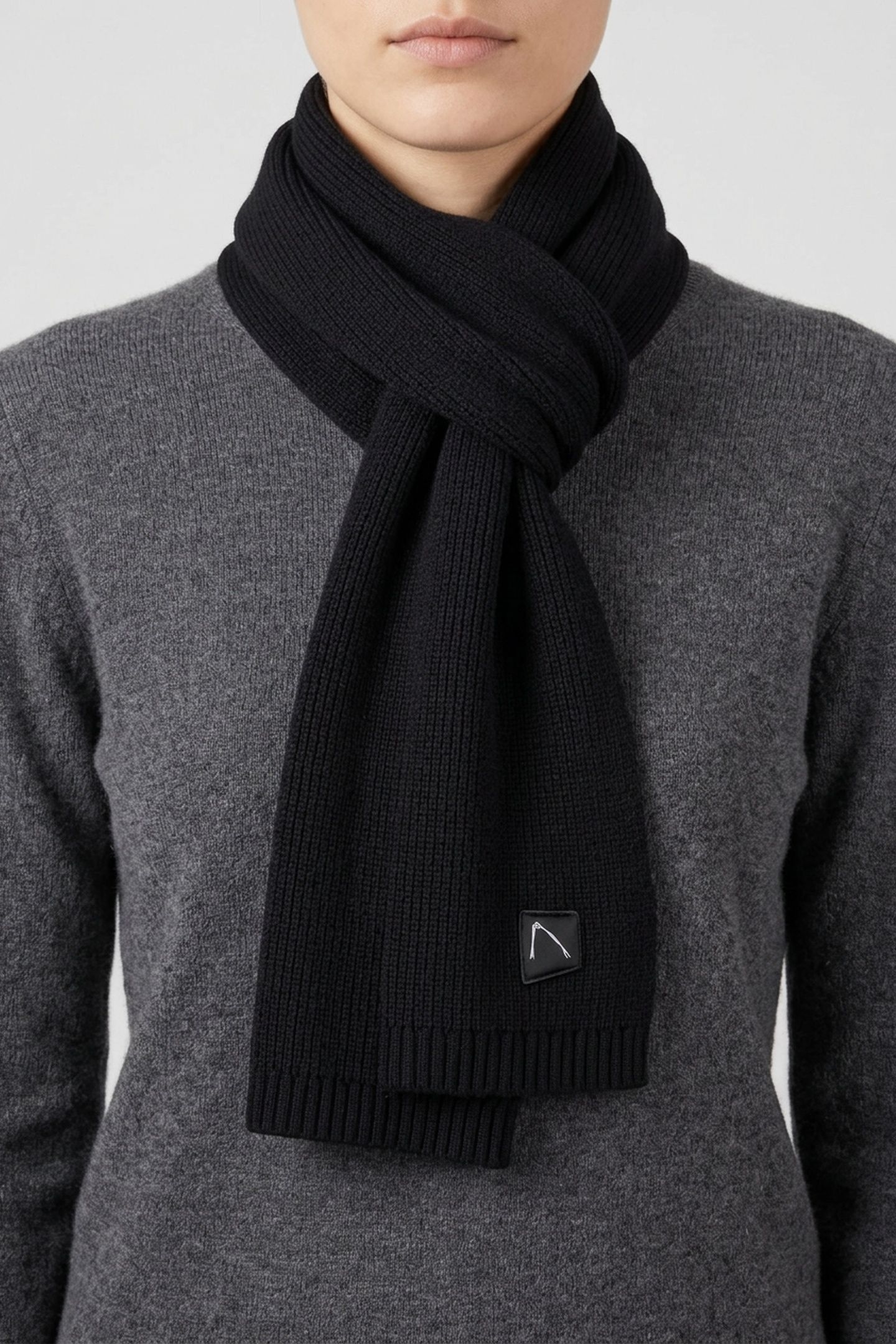 STUBAI SCARF BLACK 6