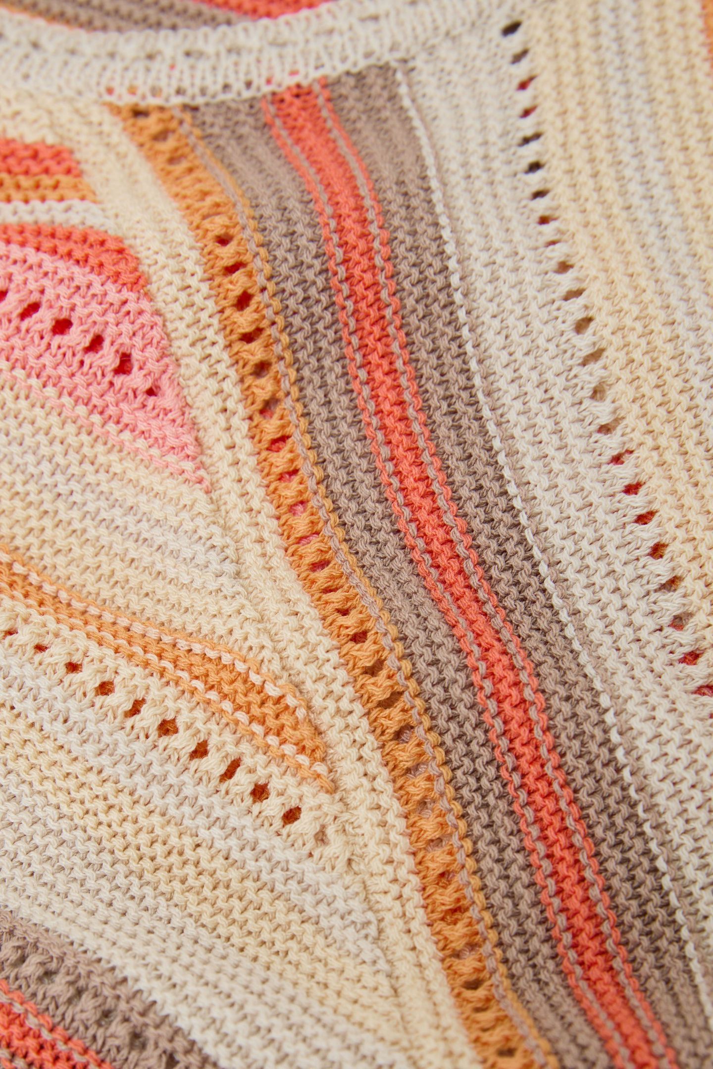 STRIPE KNITTED VEST NEUTRAL/CORAL 6