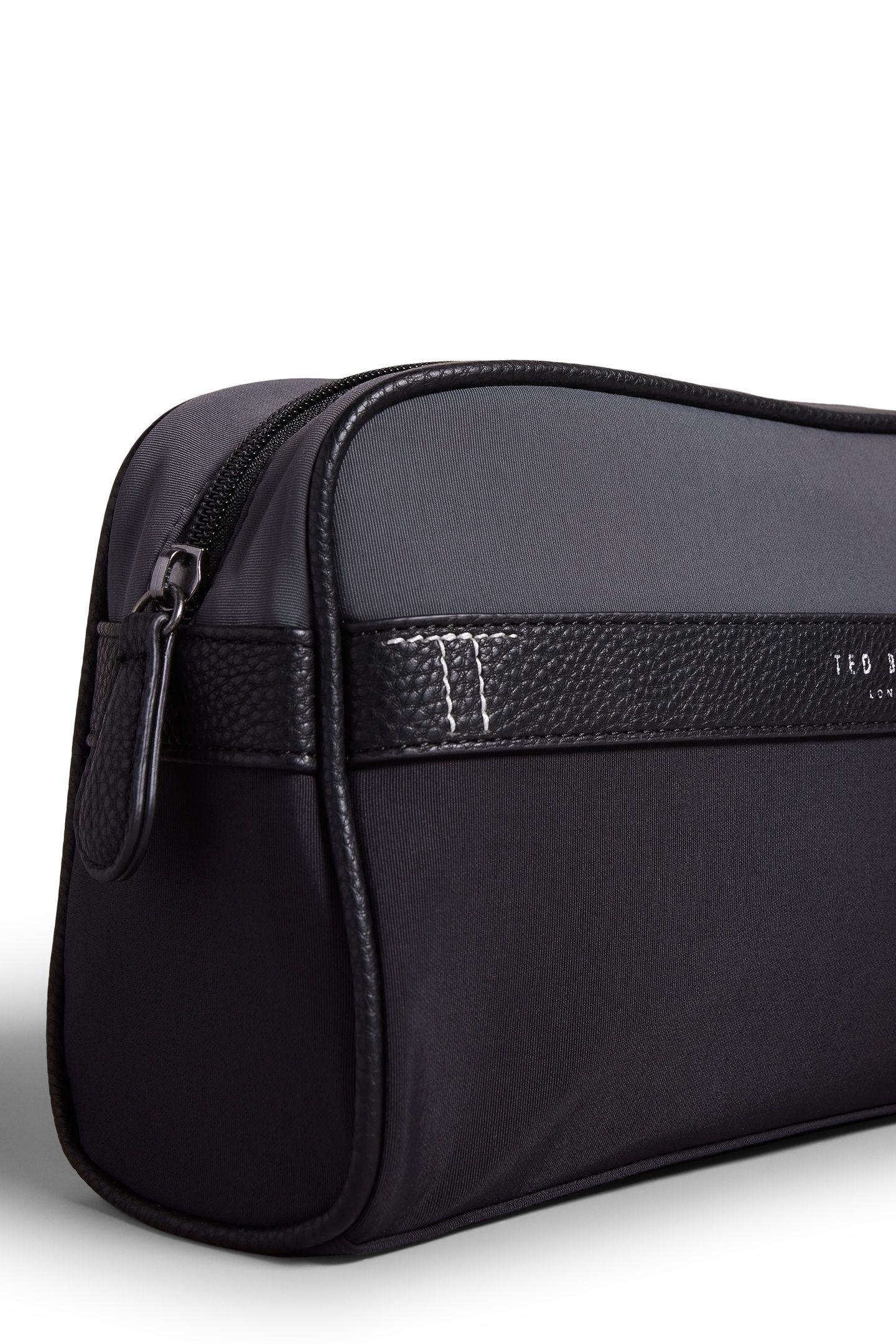 MORRISS NYLON WASHBAG BLACK 3