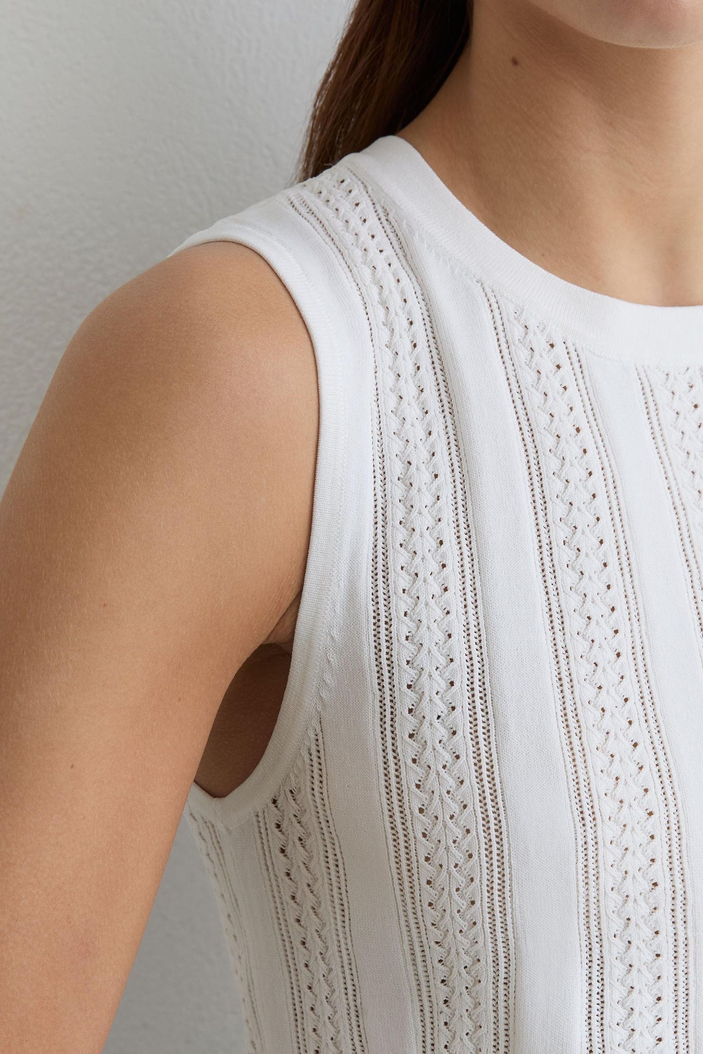 CREW NECK KNITTED TANK WHITE 5