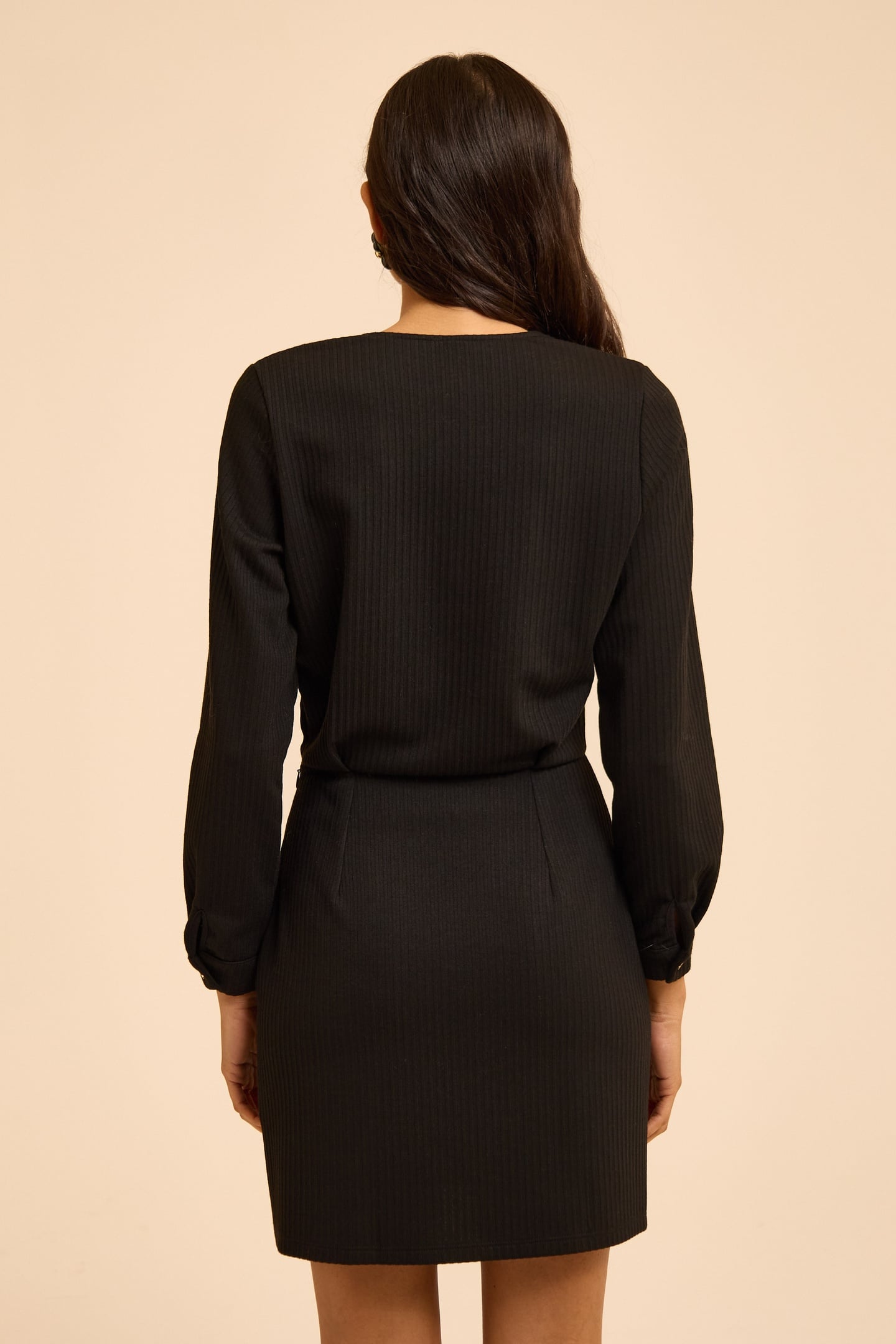 BLACK RIBBED KNIT LONG-SLEEVED DRESS 2
