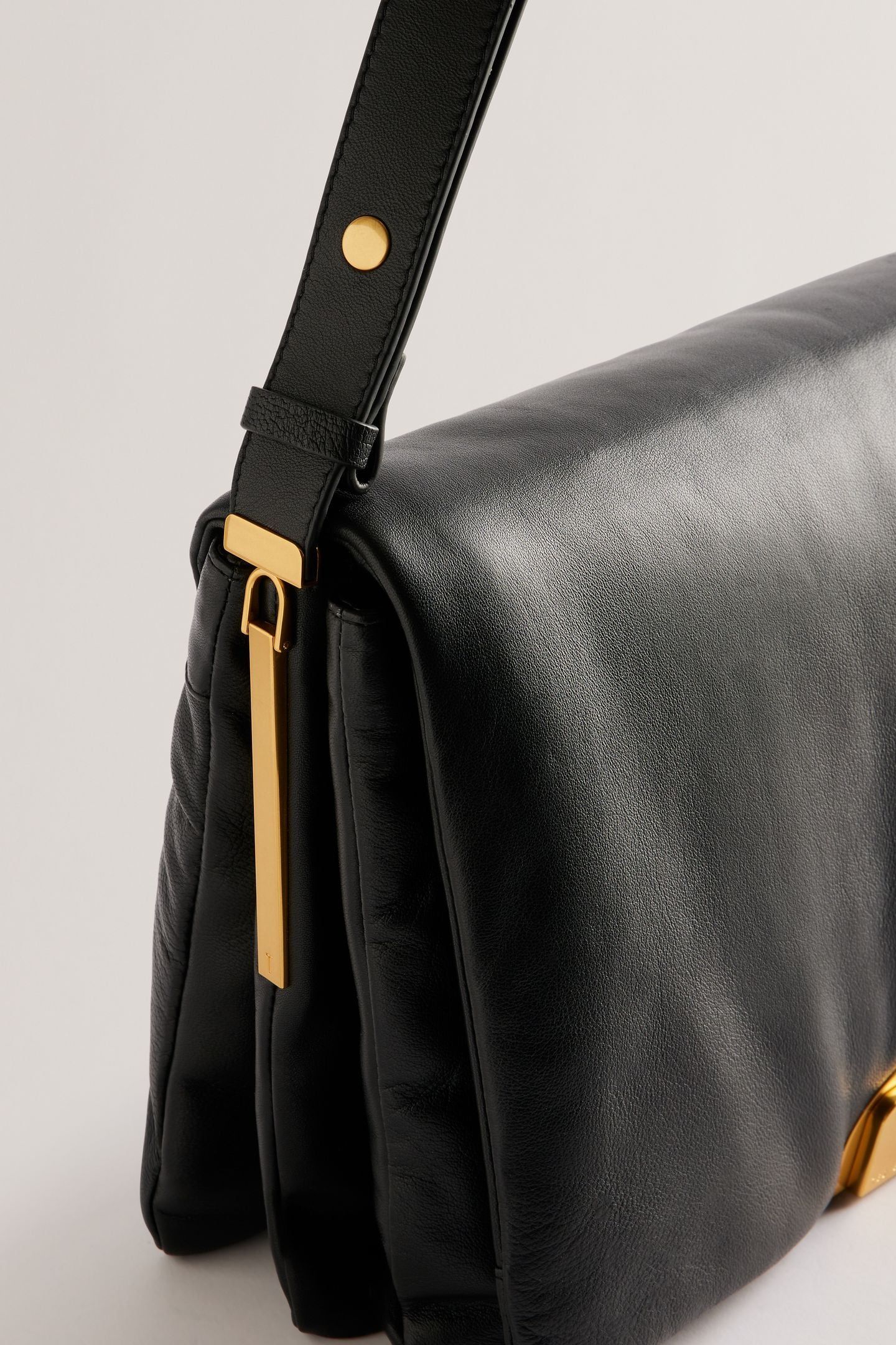 SAMILLA LOCK DETAIL SOFT QUILTED BLACK 3