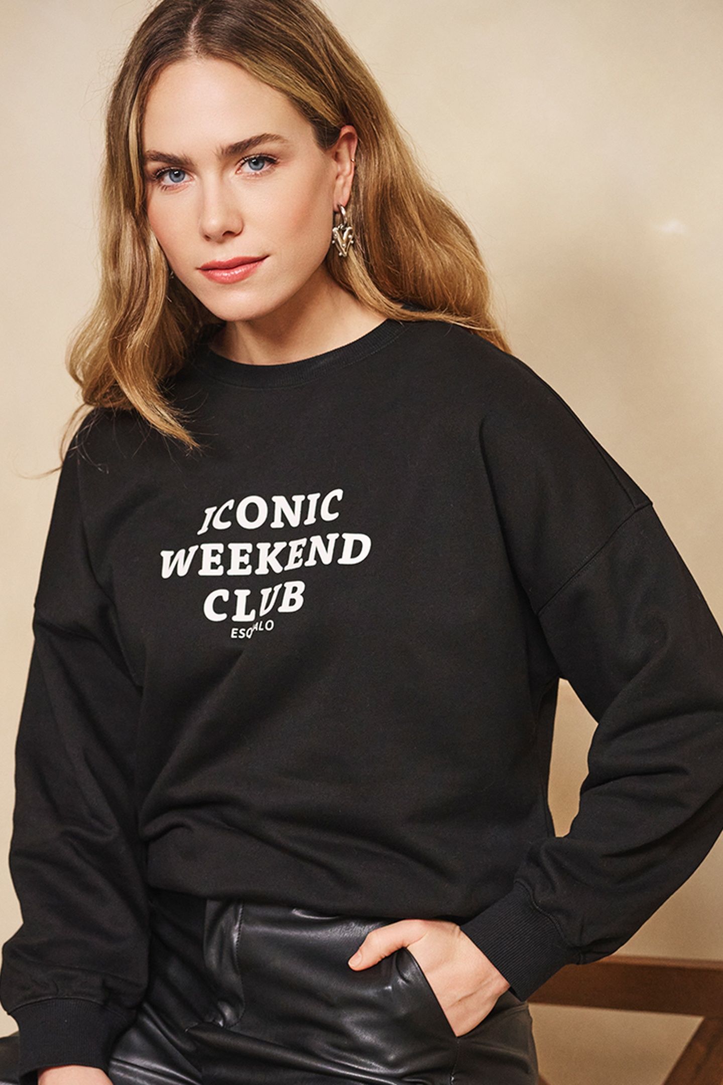 SWEATER "WEEKEND CLUB" BLACK 1