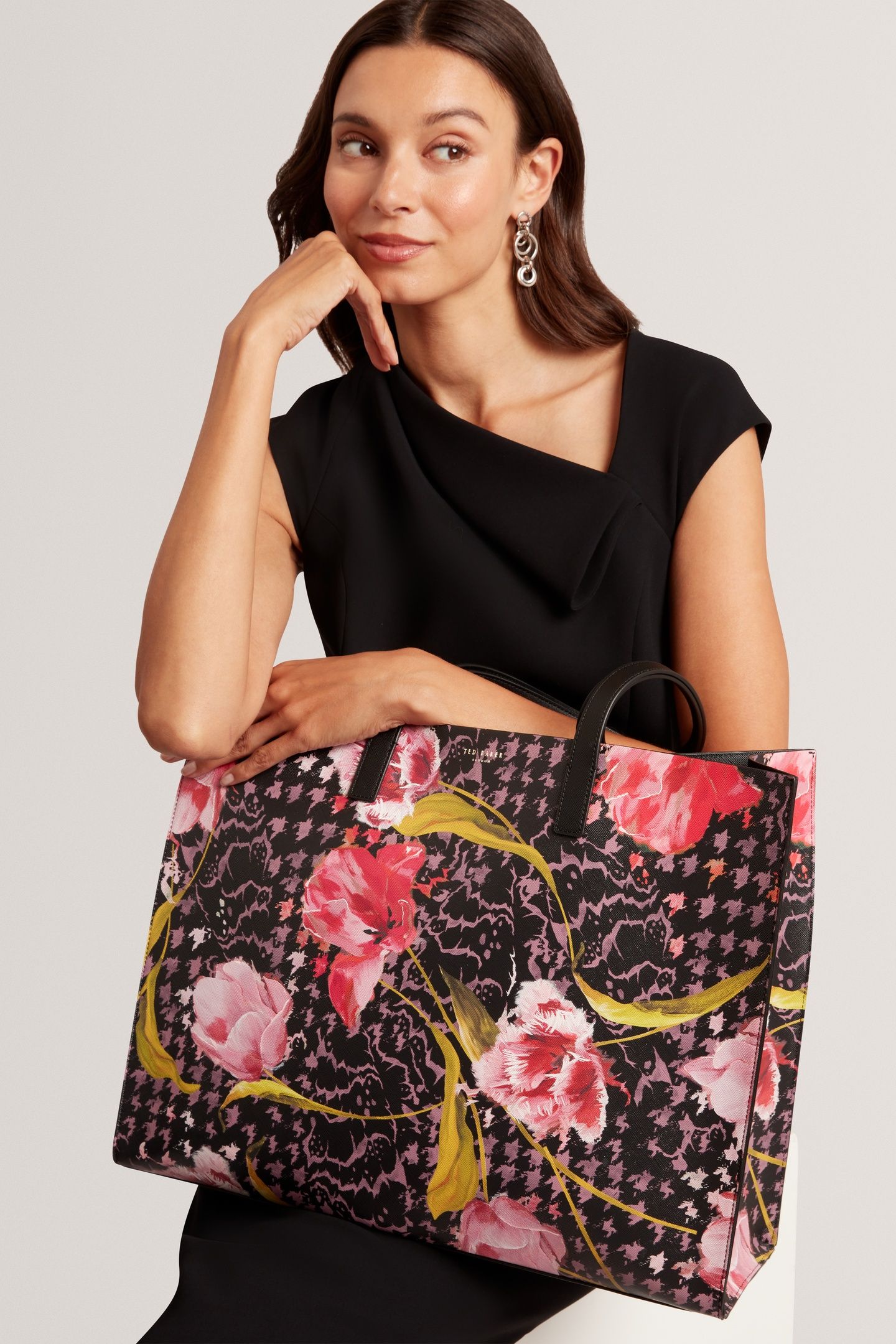 FLORAL PRINTED EXTRA LARGE ICON BAG BLACK 1