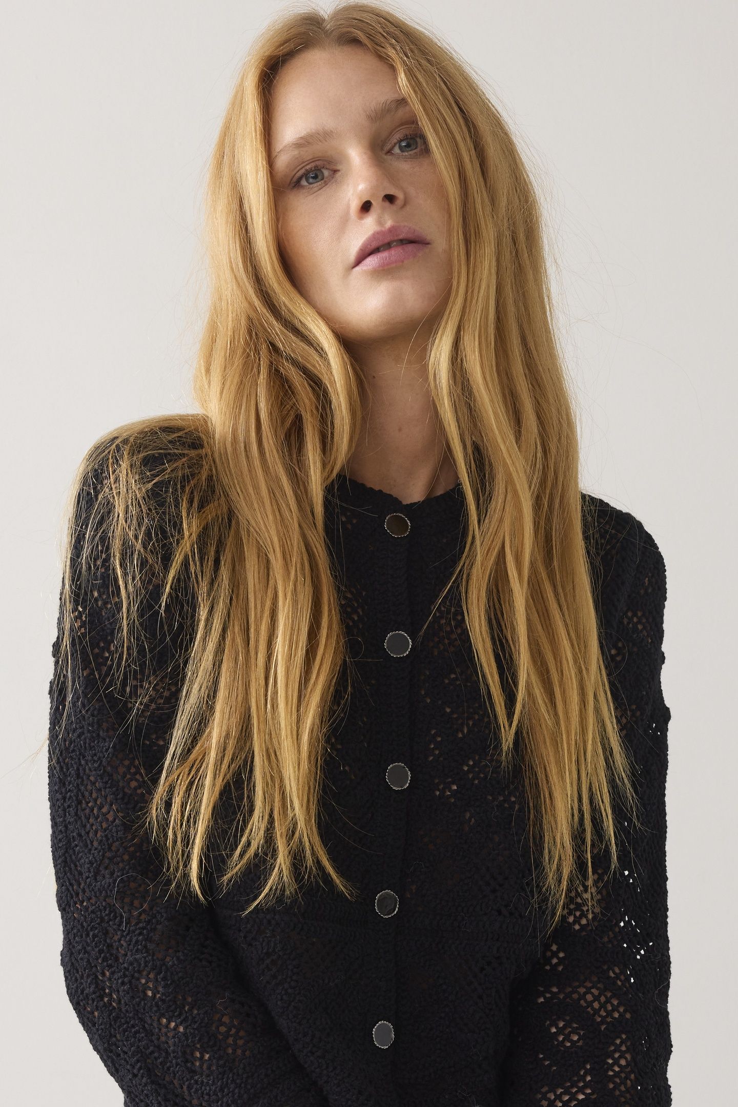 CARDIGAN MACRAME KNIT BLACKS 2