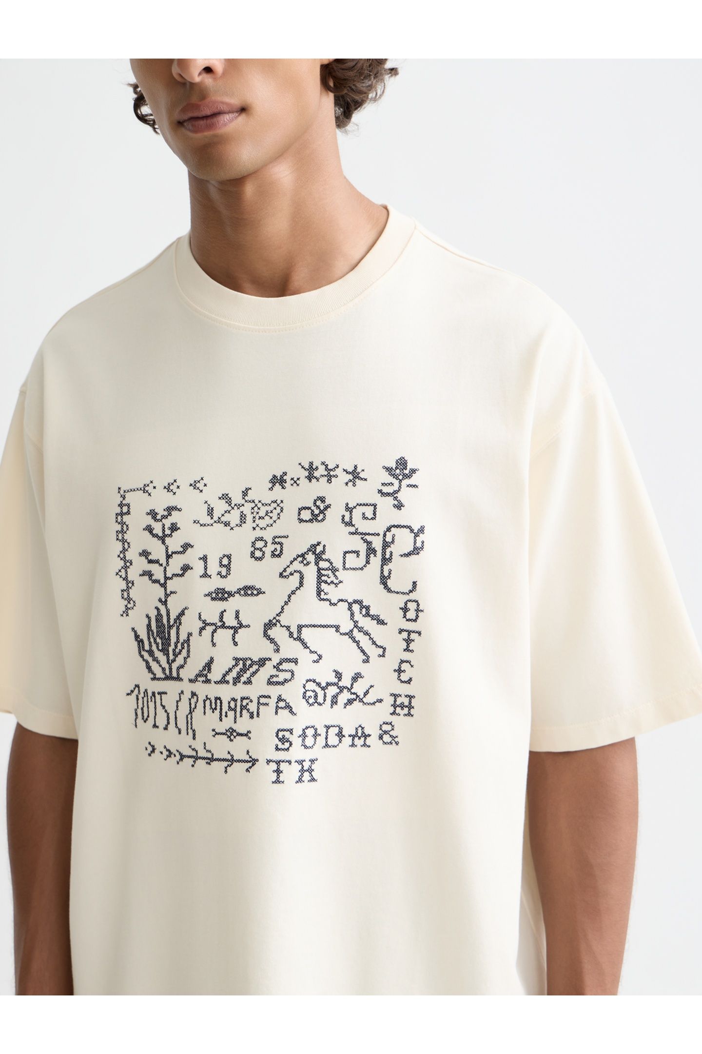 CROSS-STITCHED FRONT ARTWORK LOOSE-FIT T-SHIRT LIGHT BEIGE 6