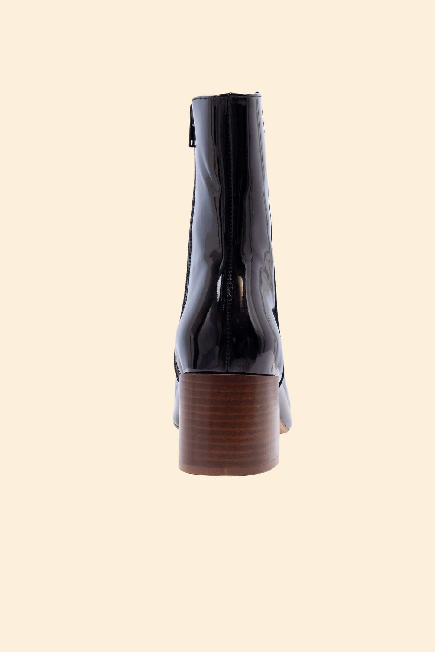 BLACK PATENT LEATHER HEELED BOOTS 6