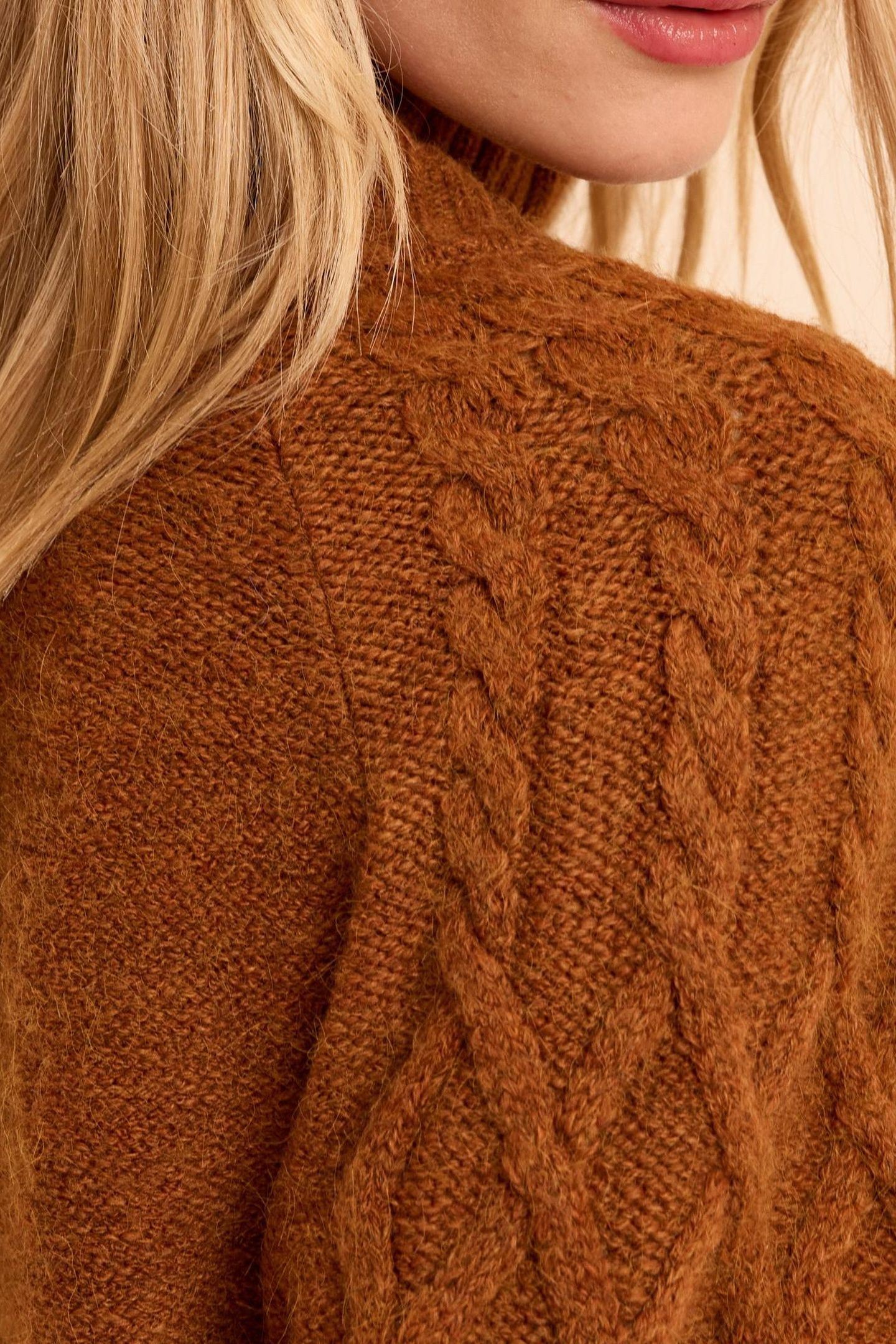 CAMEL CABLE KNIT SWEATER 6