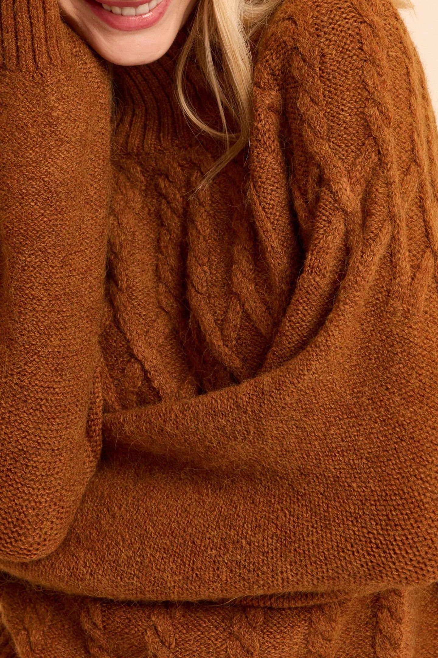 CAMEL CABLE KNIT SWEATER 7