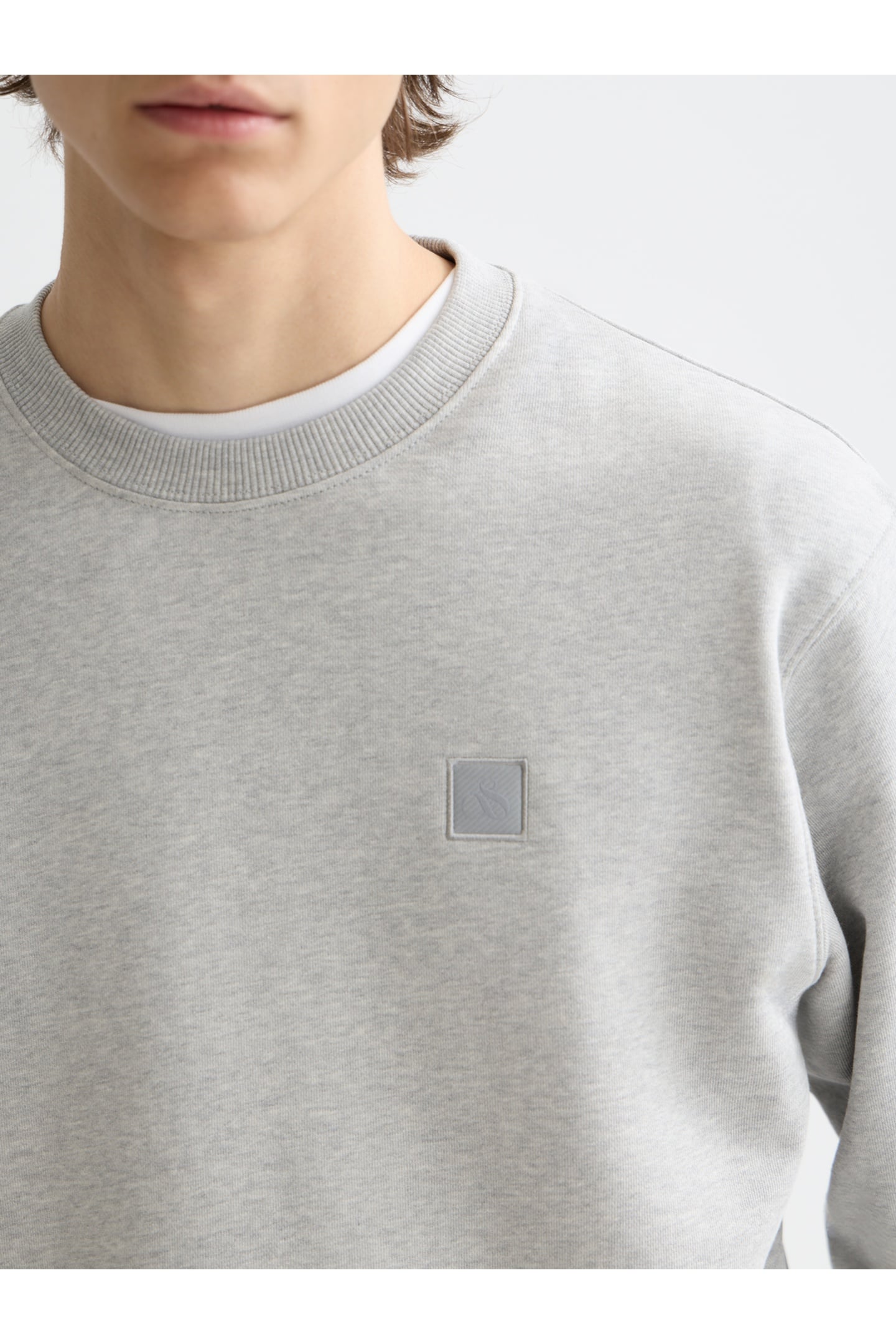 LOGO BADGE REGULAR-FIT SWEATSHIRT LIGHT PASTEL GREY 6