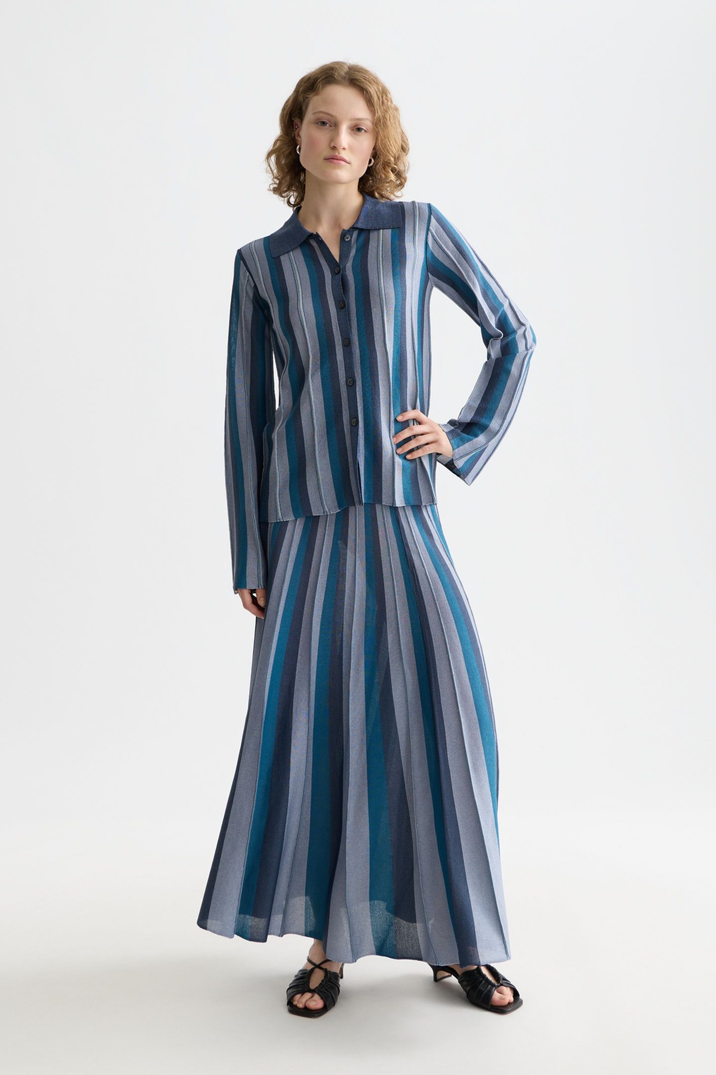 PLEATED STRIPE COLLARED CARDIGAN CARBON 3