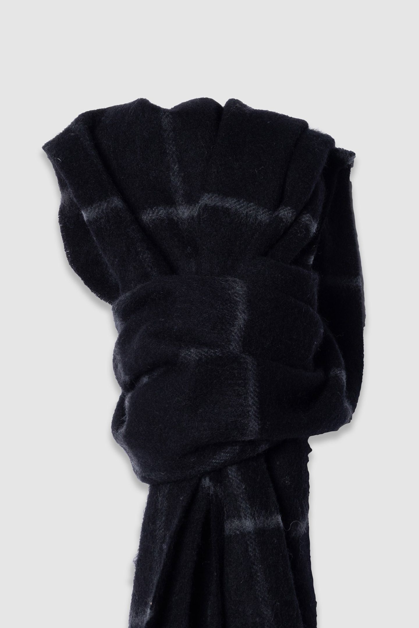 BLACK SCARF WITH CHECK PATTERN 2