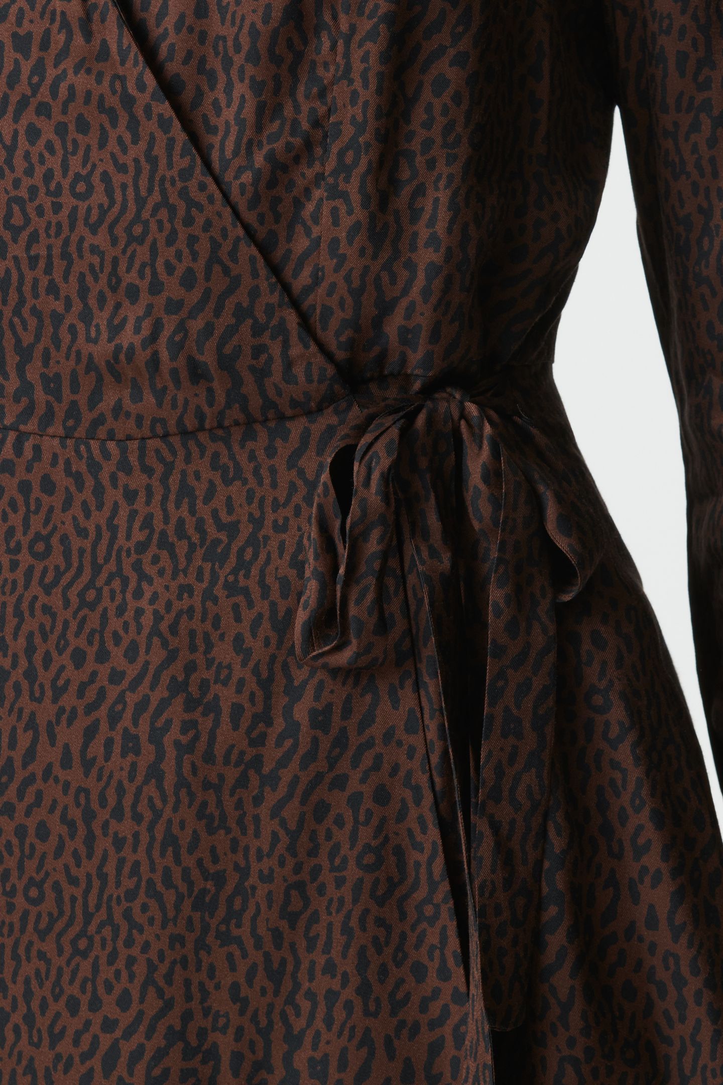 BROWN WRAPAROUND DRESS WITH LEOPARD PRINT 5