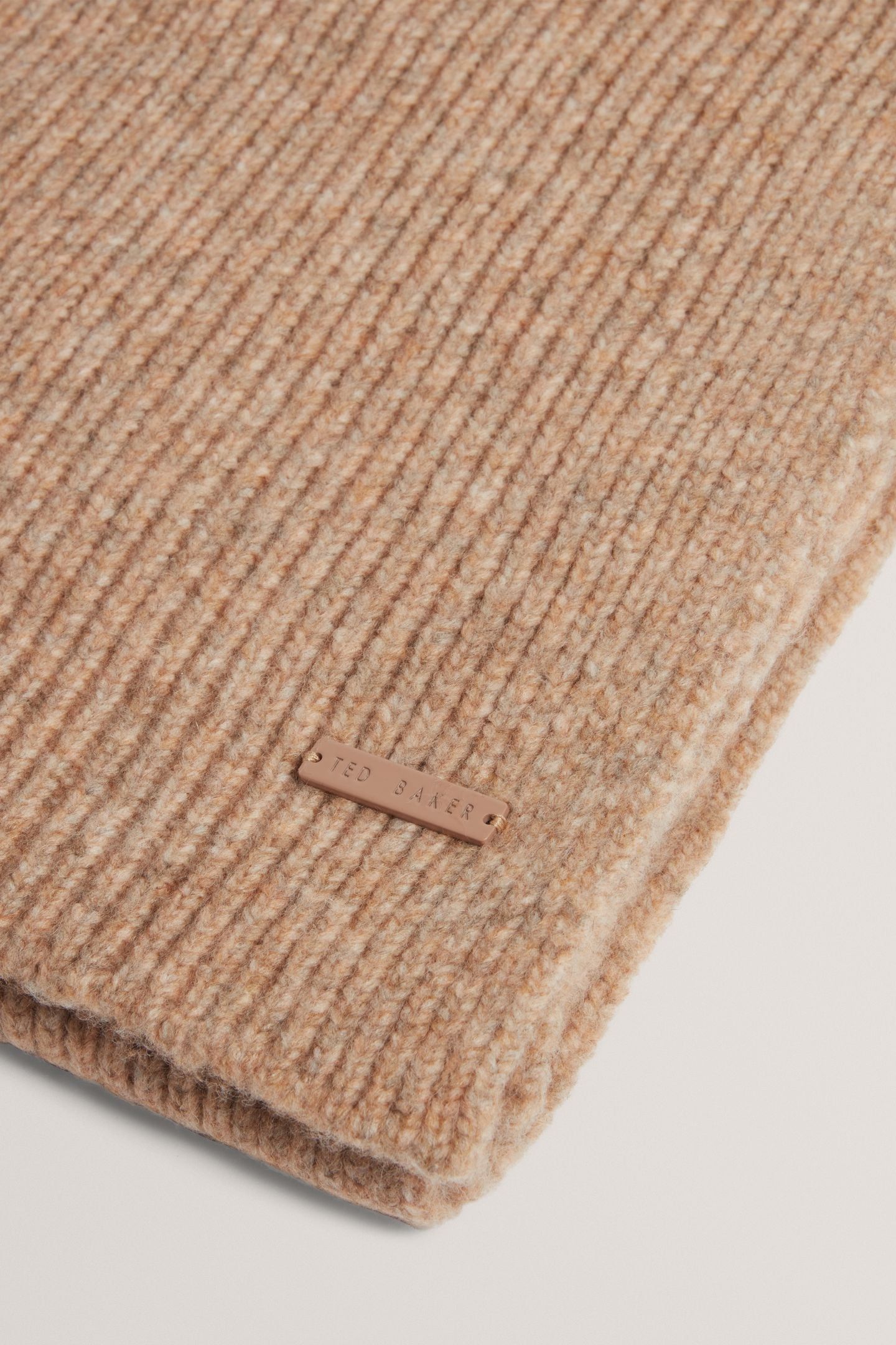 KNITTED RIBBED SCARF CAMEL 3