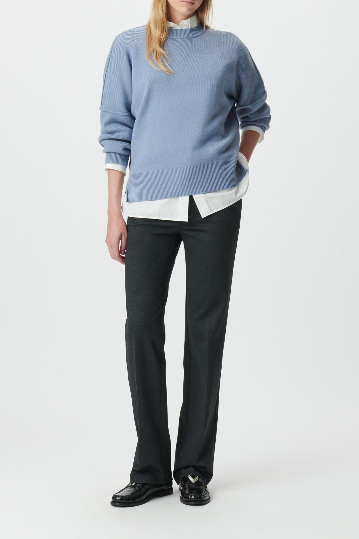 BLUE KNIT CROPPED OVERSIZED SWEATER 3