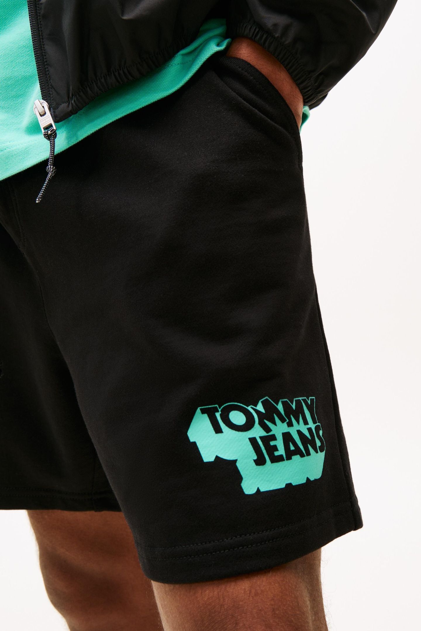 TJM RELAXED STACK LOGO SHORTS BLACK 5