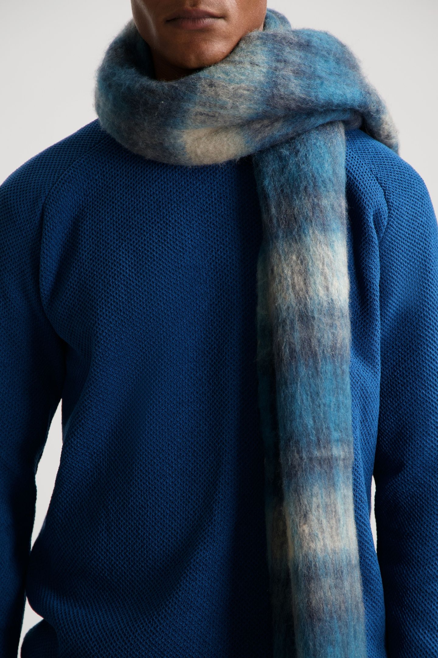 DS_DRU CHECK SCARF DEEP DIVE 3