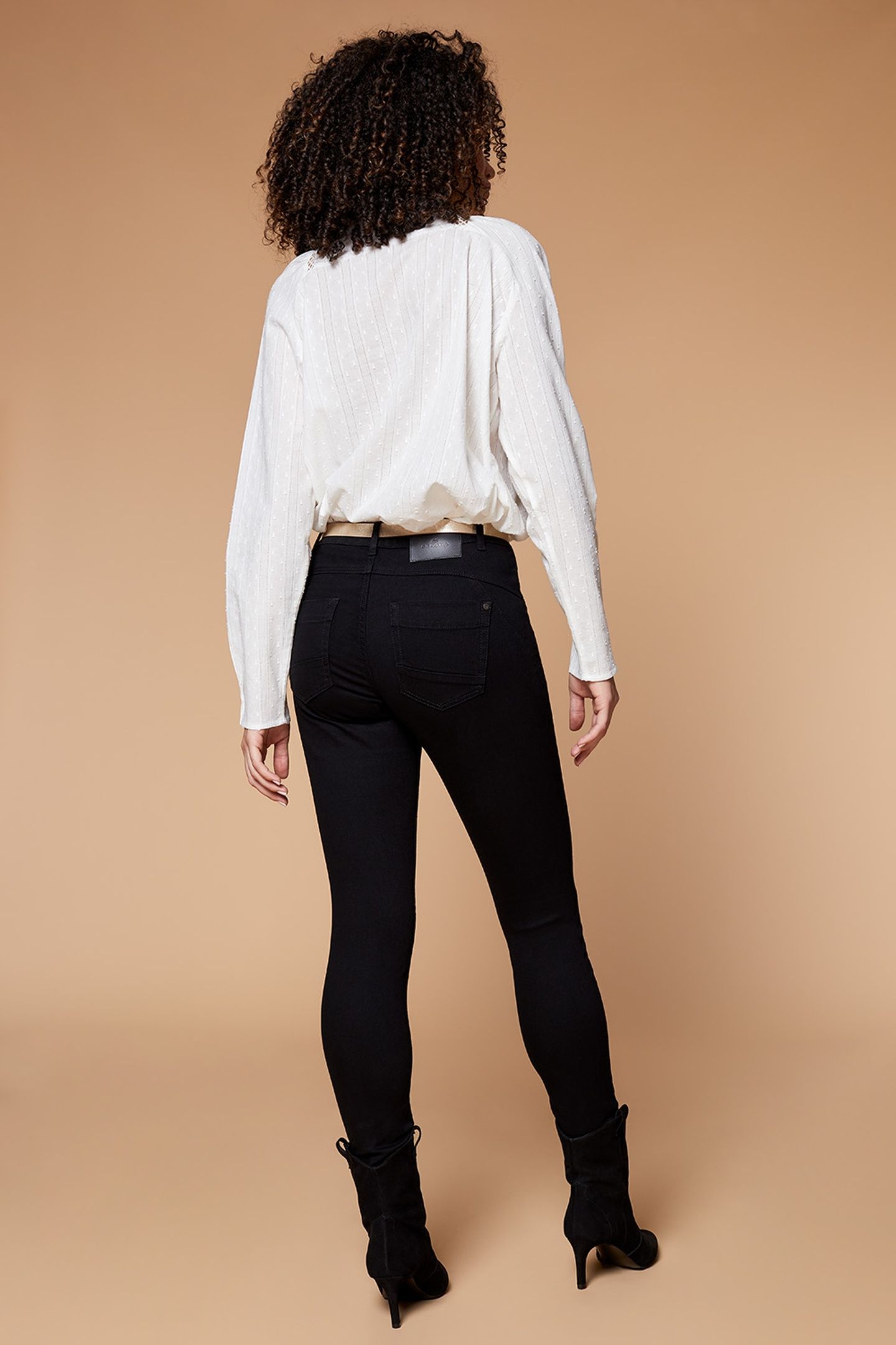 THE INDI . 7/8 BLACK SLIM JEANS PUSH UP EFFECT 2