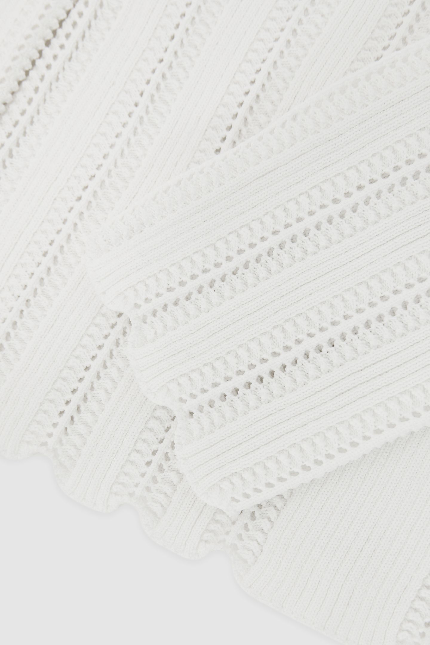 V NECK SCALLOP EDGE JUMPER WHITE 6